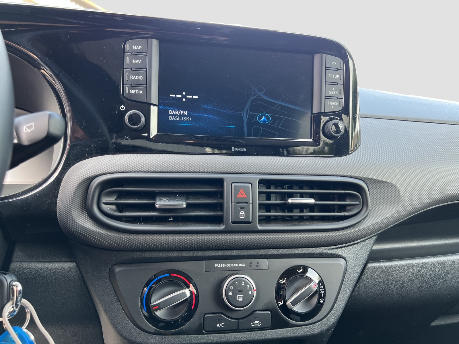 HYUNDAI i10 1.2 Amplia Aut.-image-14