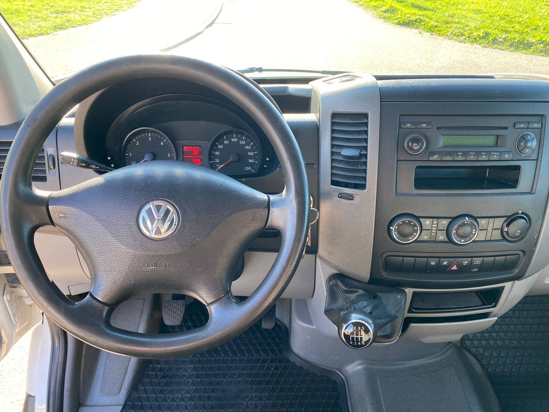 VW Crafter 35 2.0 TDI CR-image-10