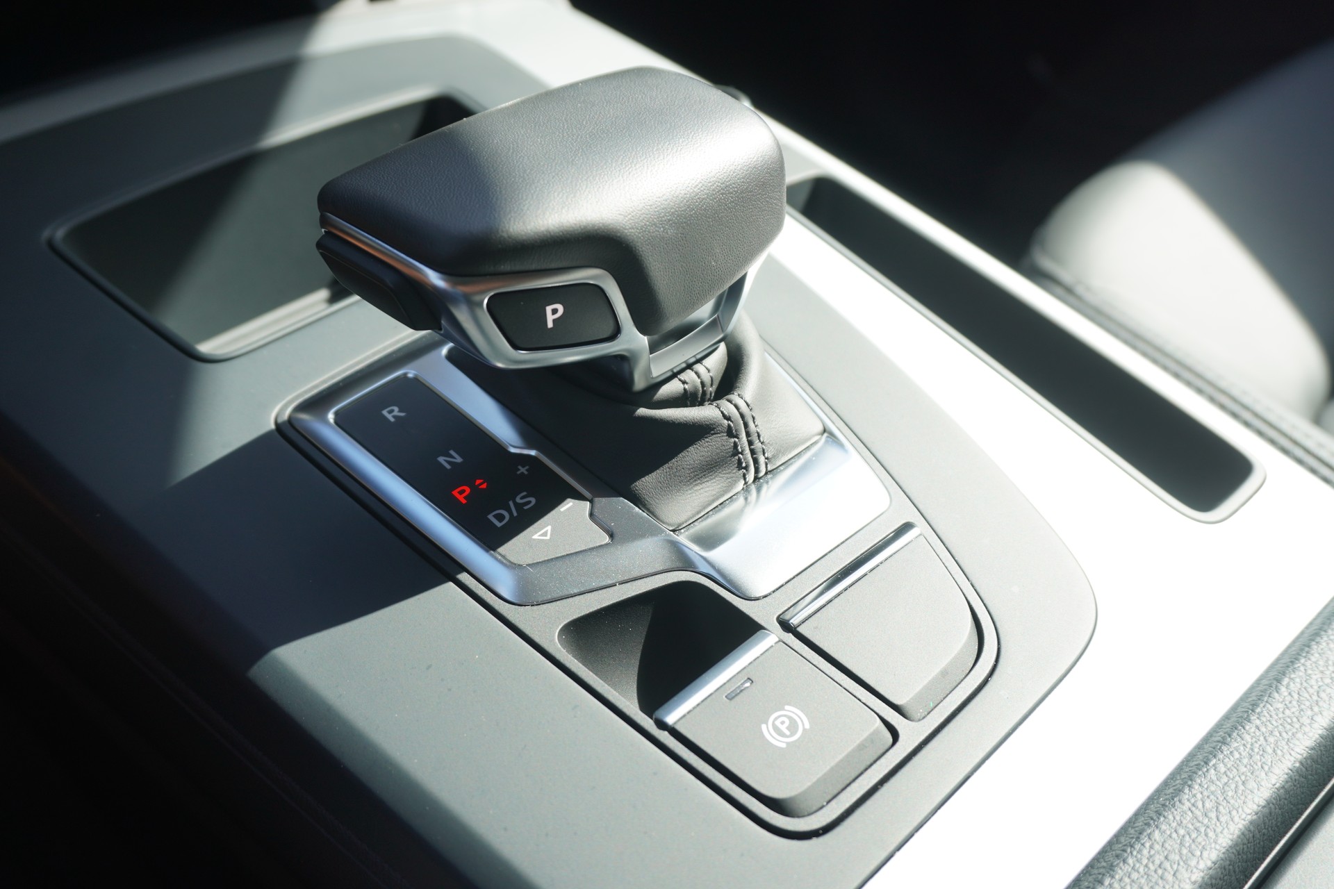 AUDI Q5 45 TFSI S-line quattro S-tronic-image-18