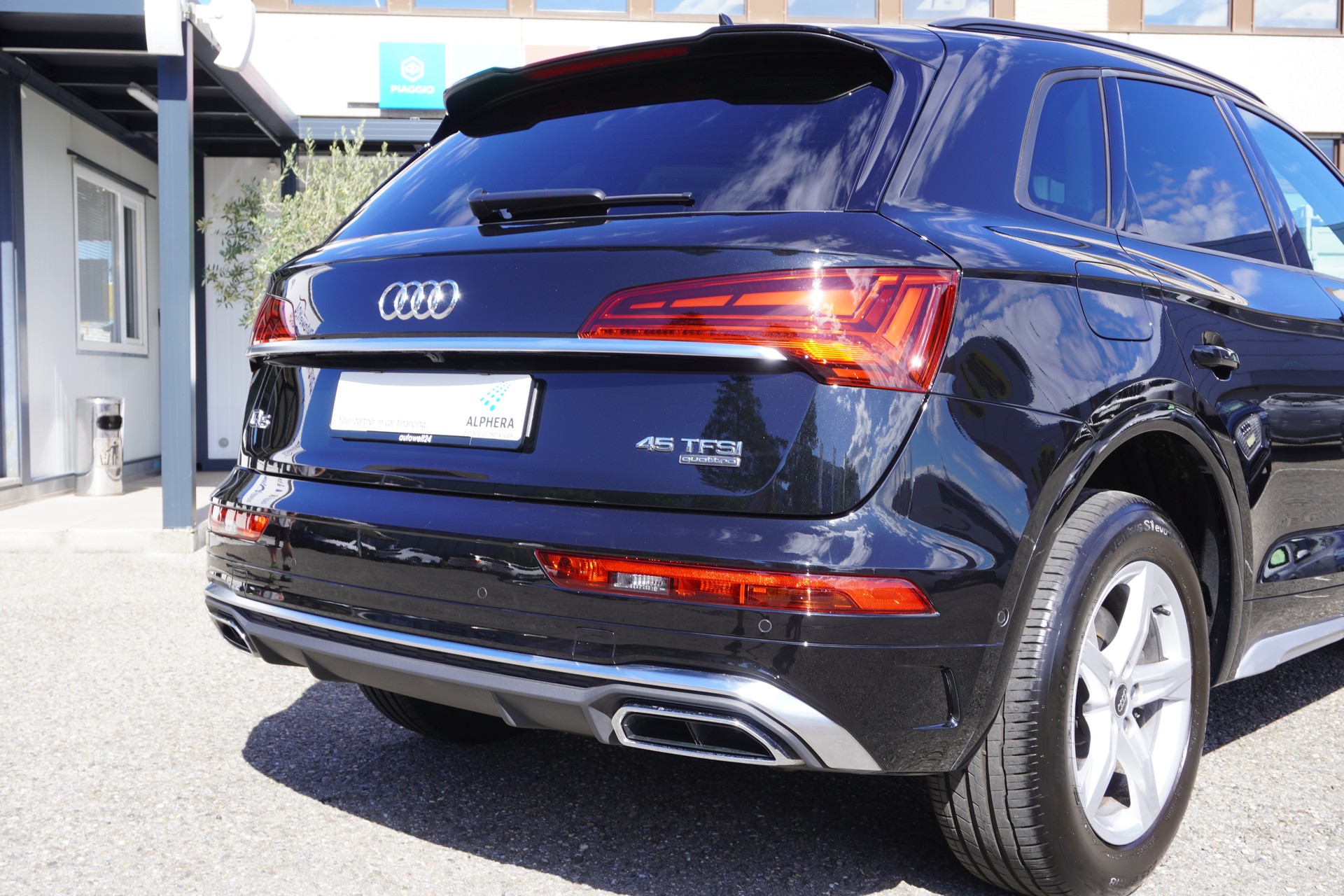 AUDI Q5 45 TFSI S-line quattro S-tronic-image-43