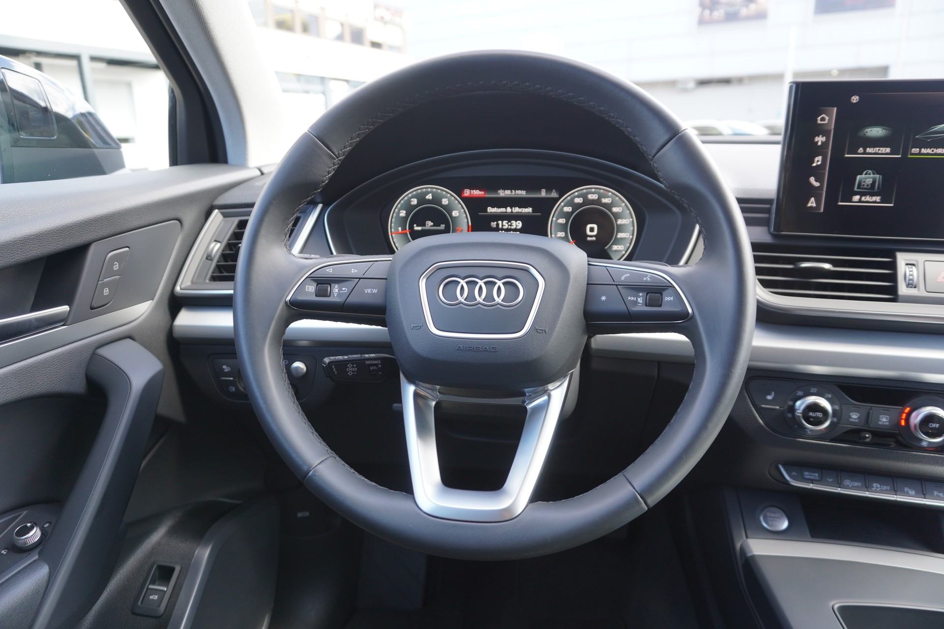 AUDI Q5 45 TFSI S-line quattro S-tronic-image-16