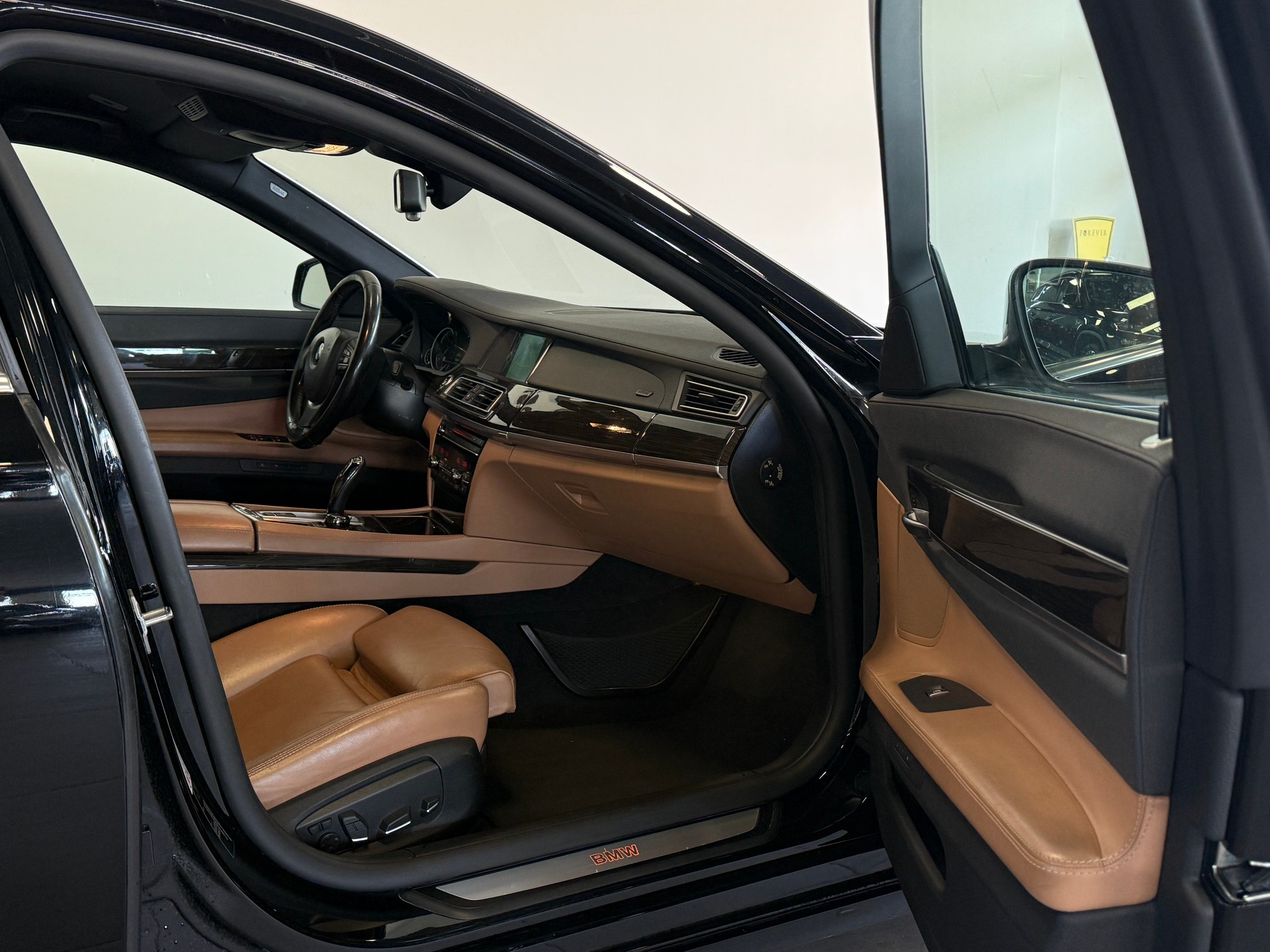 BMW 750Ld xDrive-image-10