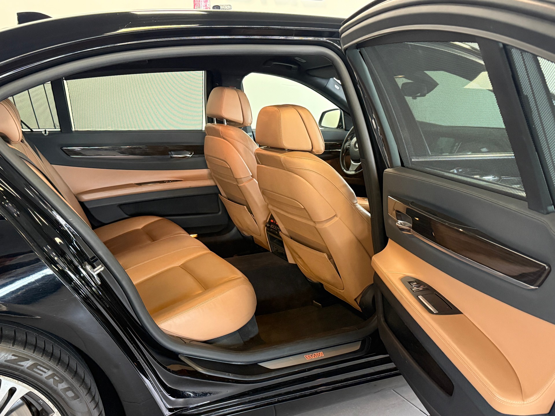 BMW 750Ld xDrive-image-12