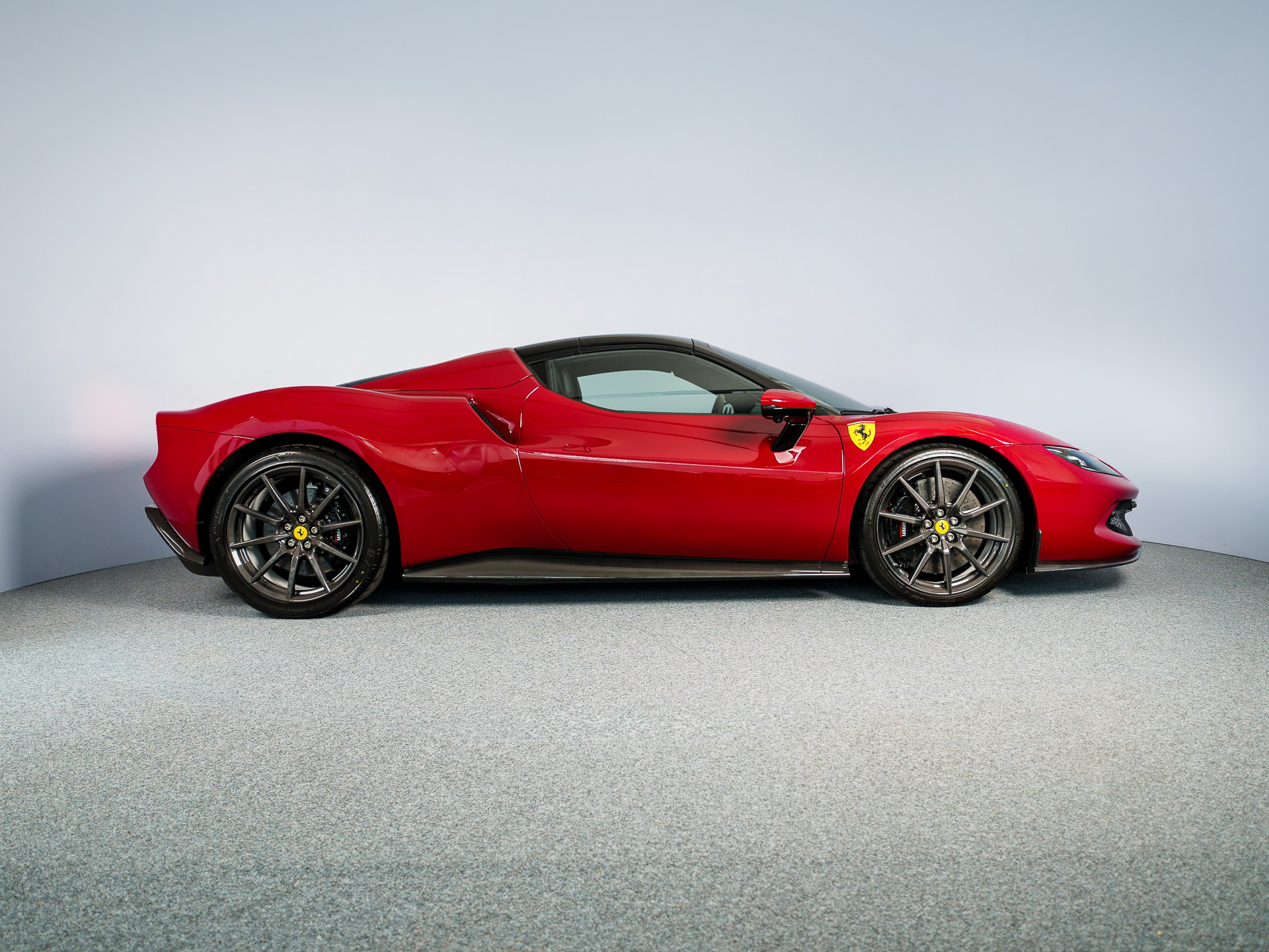 FERRARI 296 GTS in Rosso Barchetta-showroom-element-3