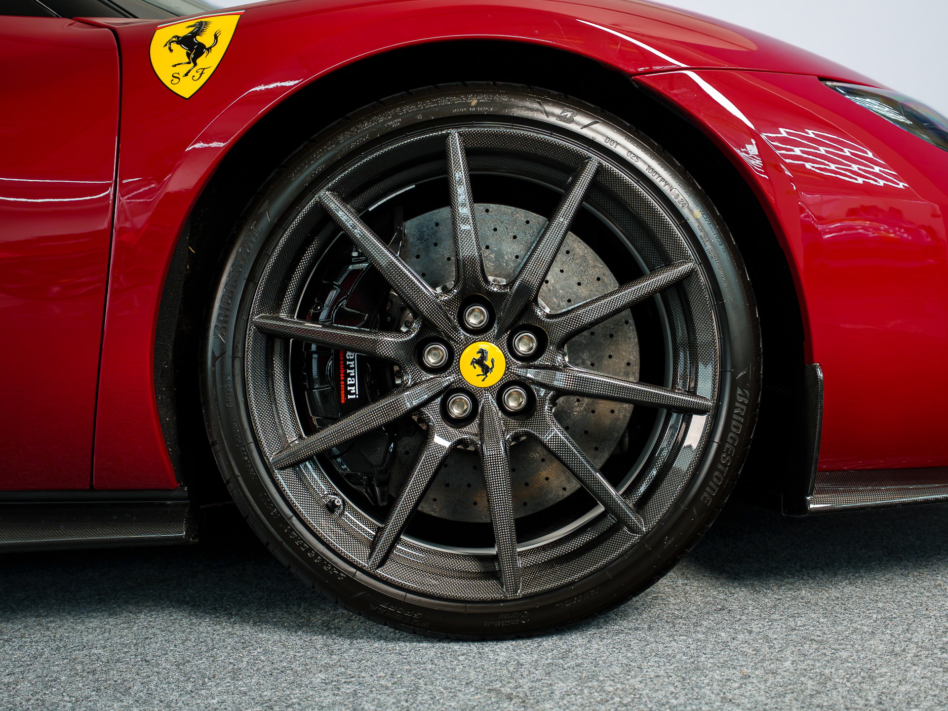FERRARI 296 GTS in Rosso Barchetta-showroom-element-2