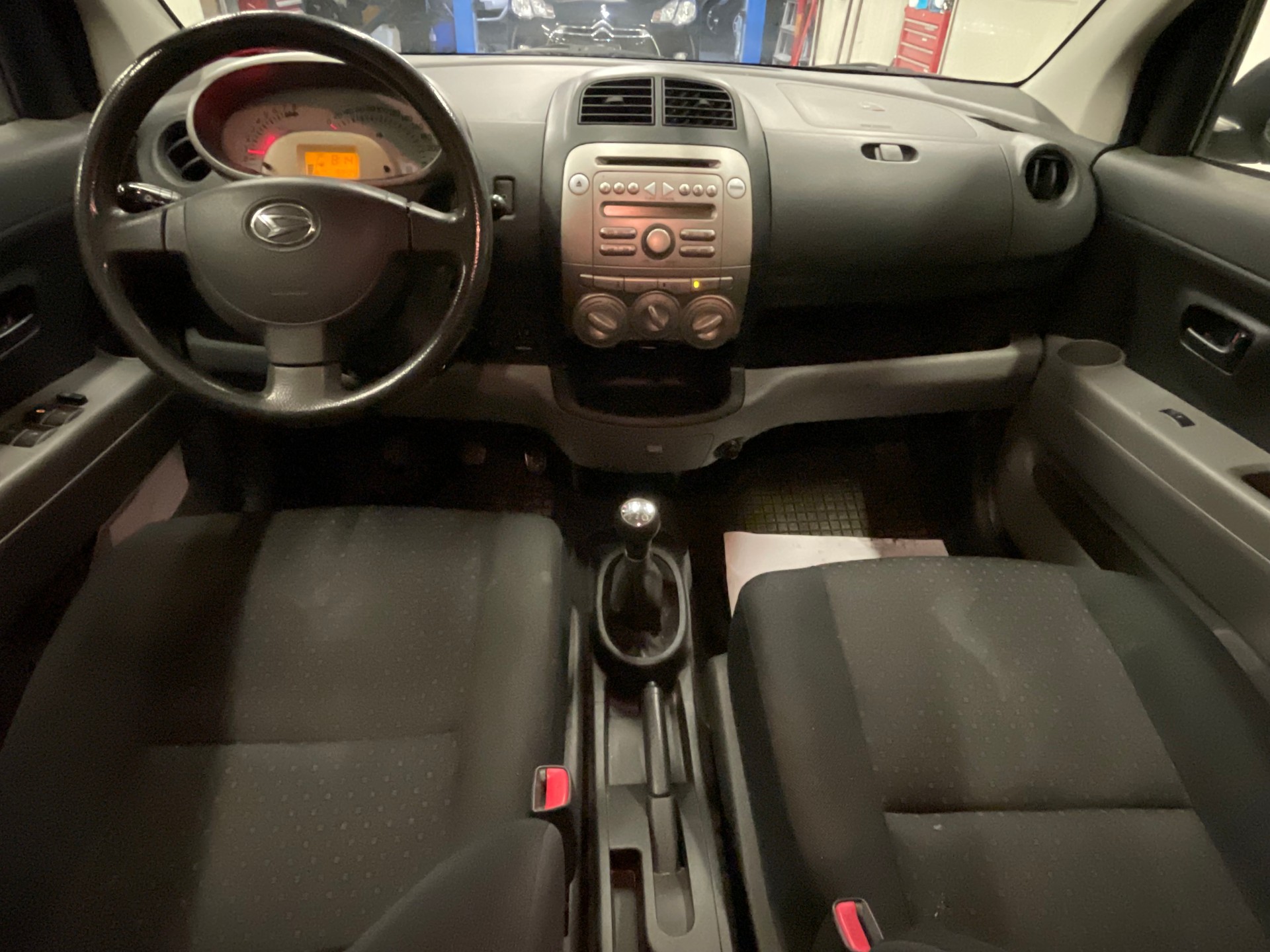 DAIHATSU Sirion 1.3 S Custom 4WD-image-9