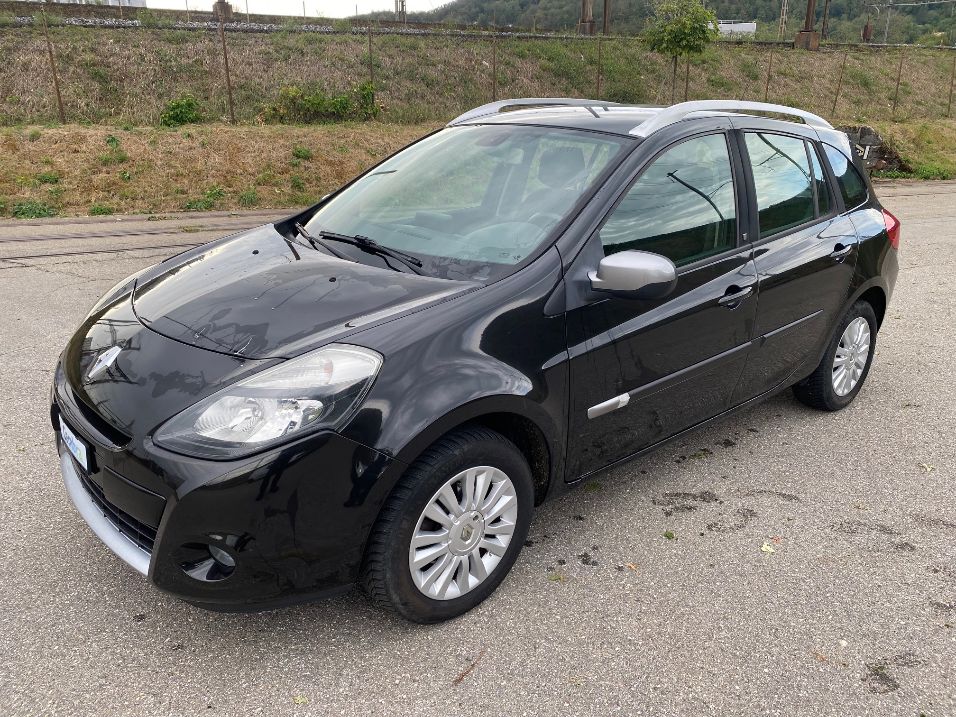 RENAULT Clio Grandtour 1.6 16V Dynamique Automatic-image-1