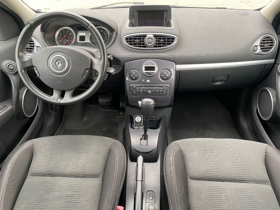 RENAULT Clio Grandtour 1.6 16V Dynamique Automatic-image-4