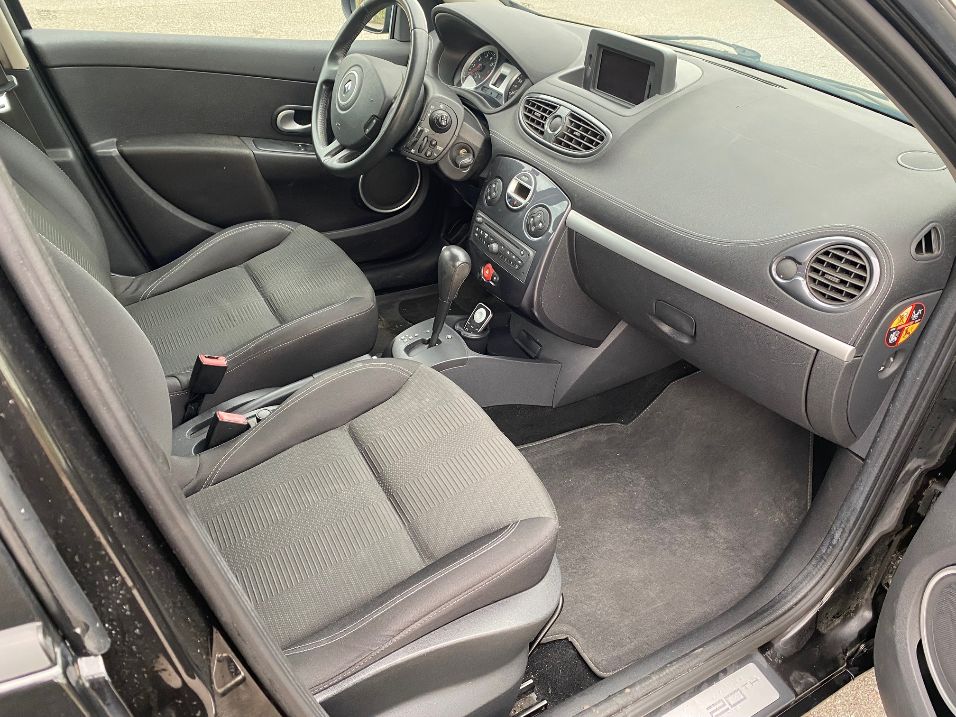 RENAULT Clio Grandtour 1.6 16V Dynamique Automatic-image-5