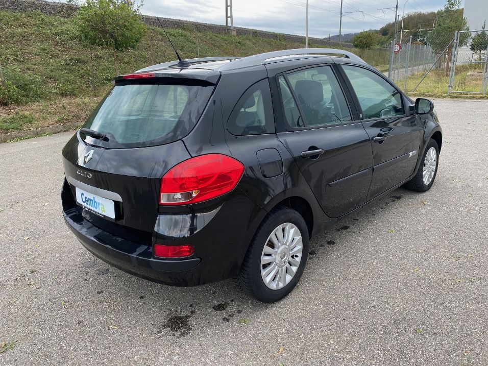 RENAULT Clio Grandtour 1.6 16V Dynamique Automatic-image-2