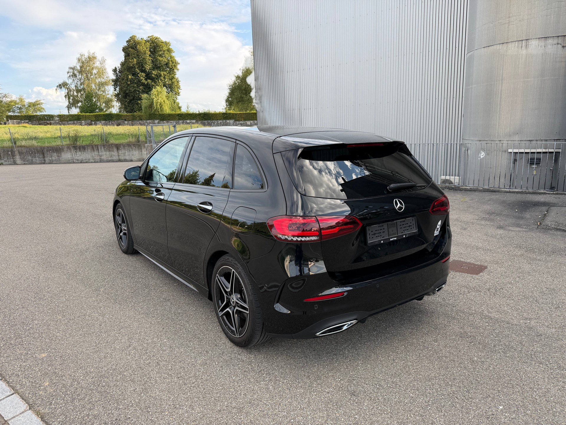 MERCEDES-BENZ B 200 AMG Line 7G-DCT-image-2