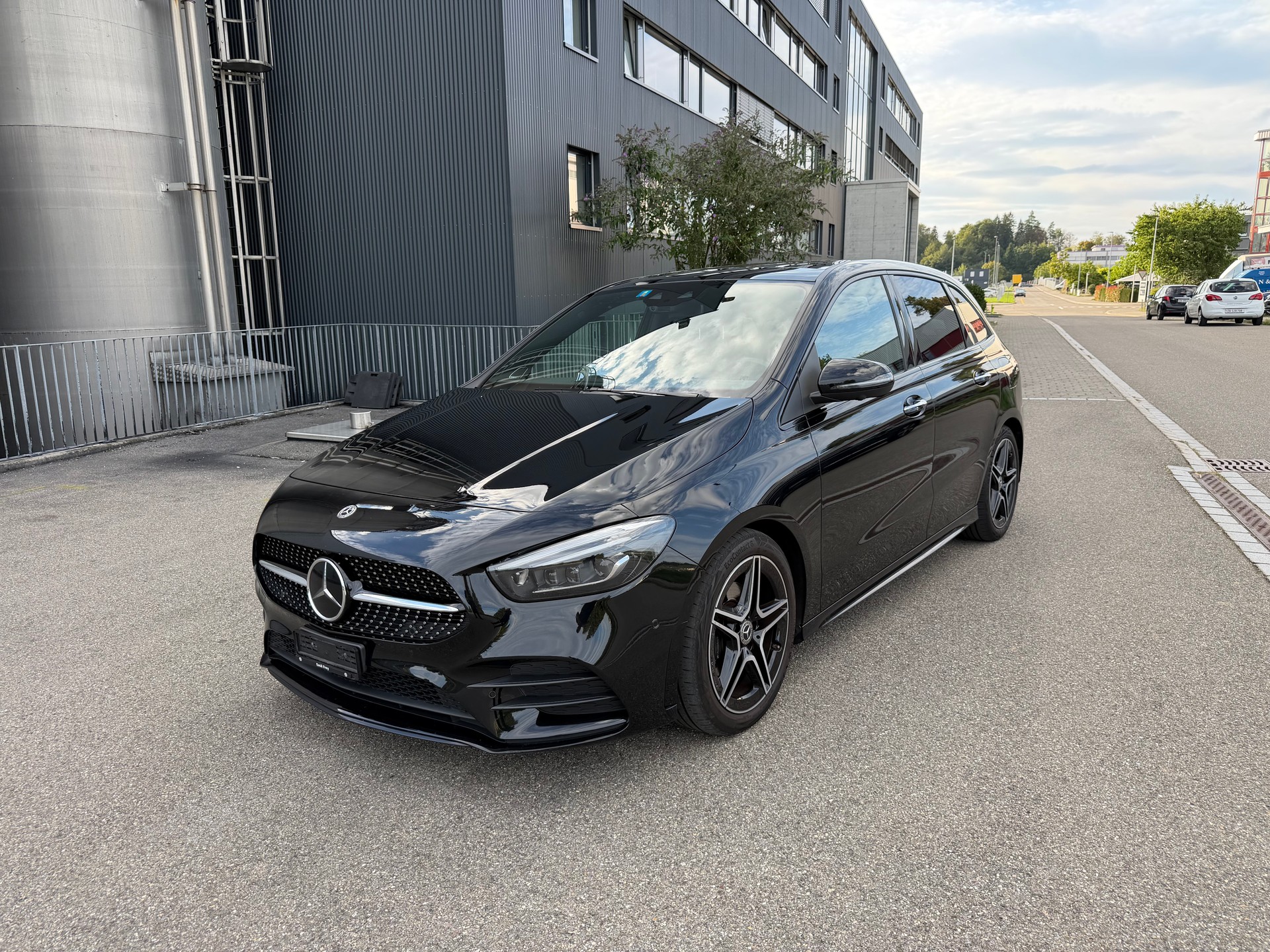 MERCEDES-BENZ B 200 AMG Line 7G-DCT-image-0