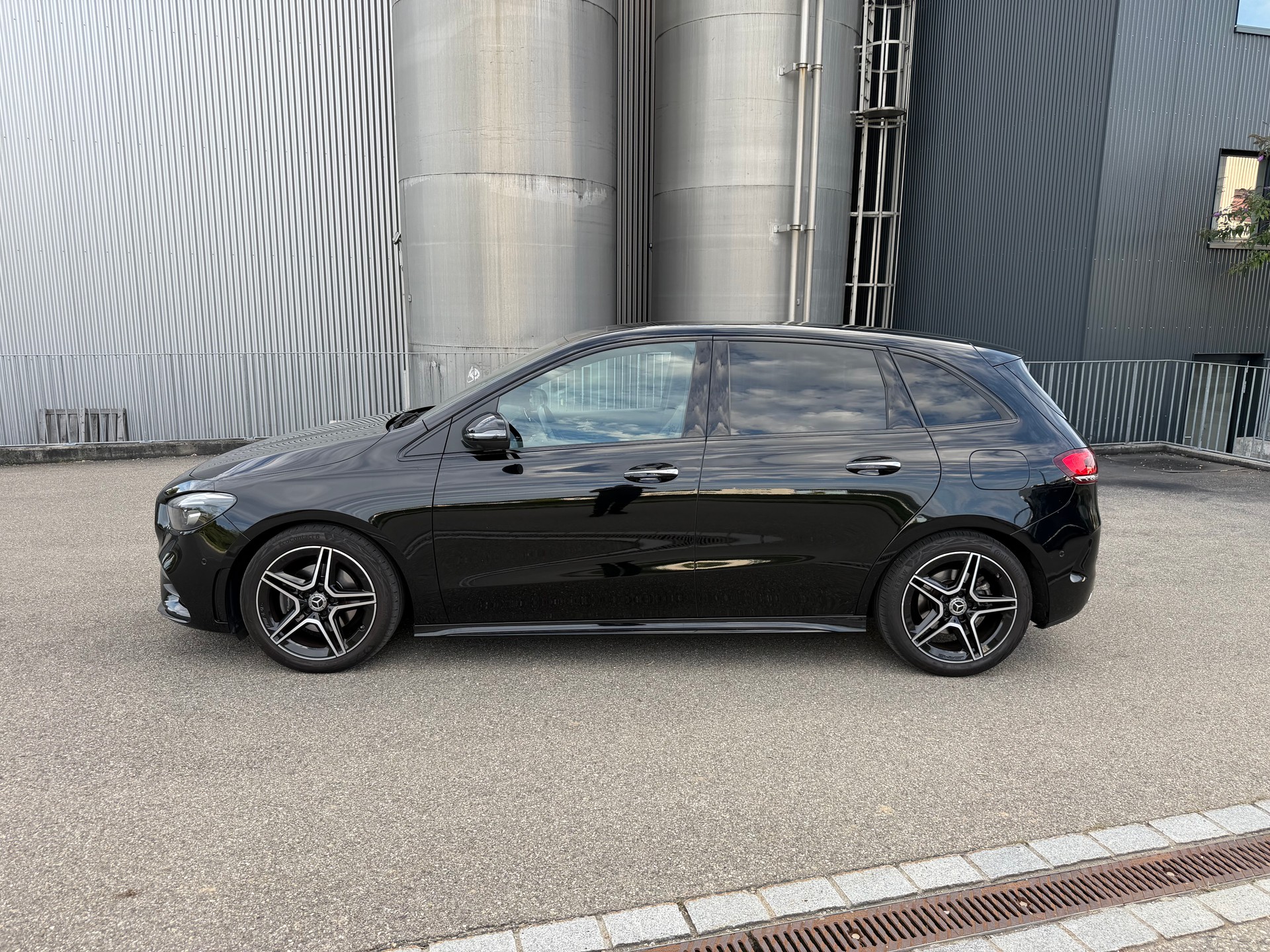 MERCEDES-BENZ B 200 AMG Line 7G-DCT-image-1