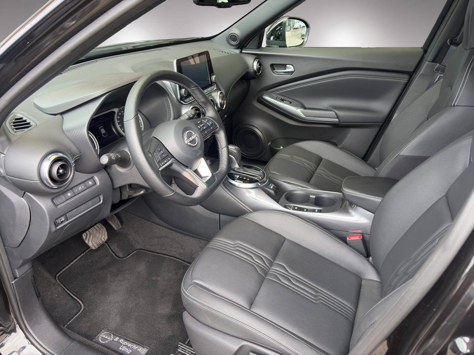 NISSAN Juke 1.6 Hybrid Tekna-image-5