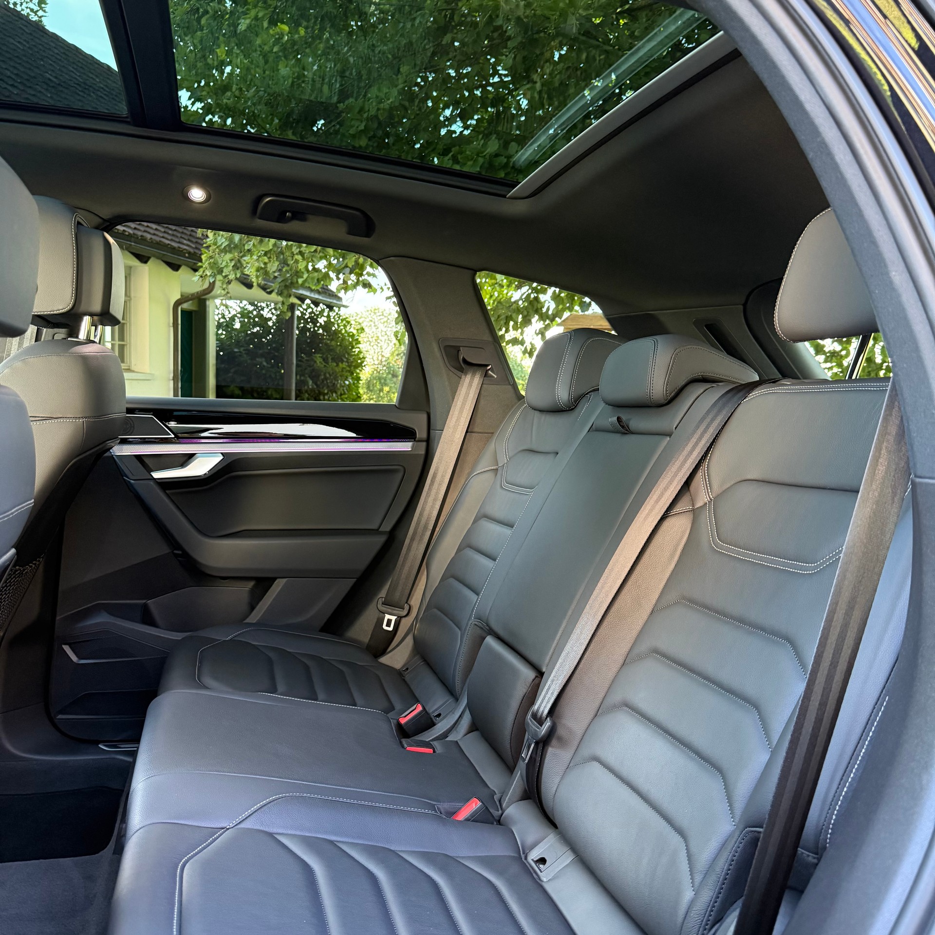 VW Touareg 3.0 TDI R Line Tiptronic-image-9