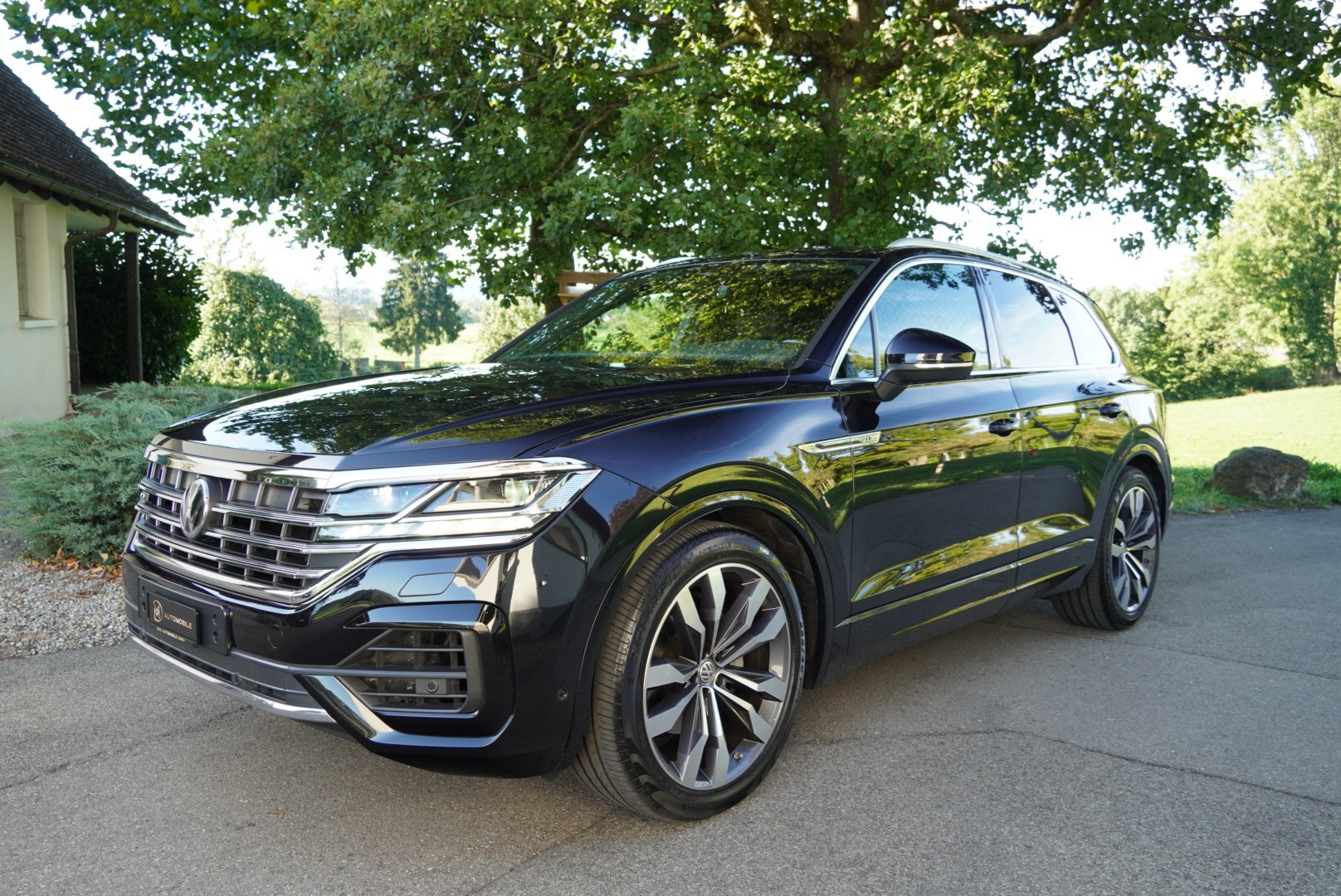 VW Touareg 3.0 TDI R Line Tiptronic-image-0