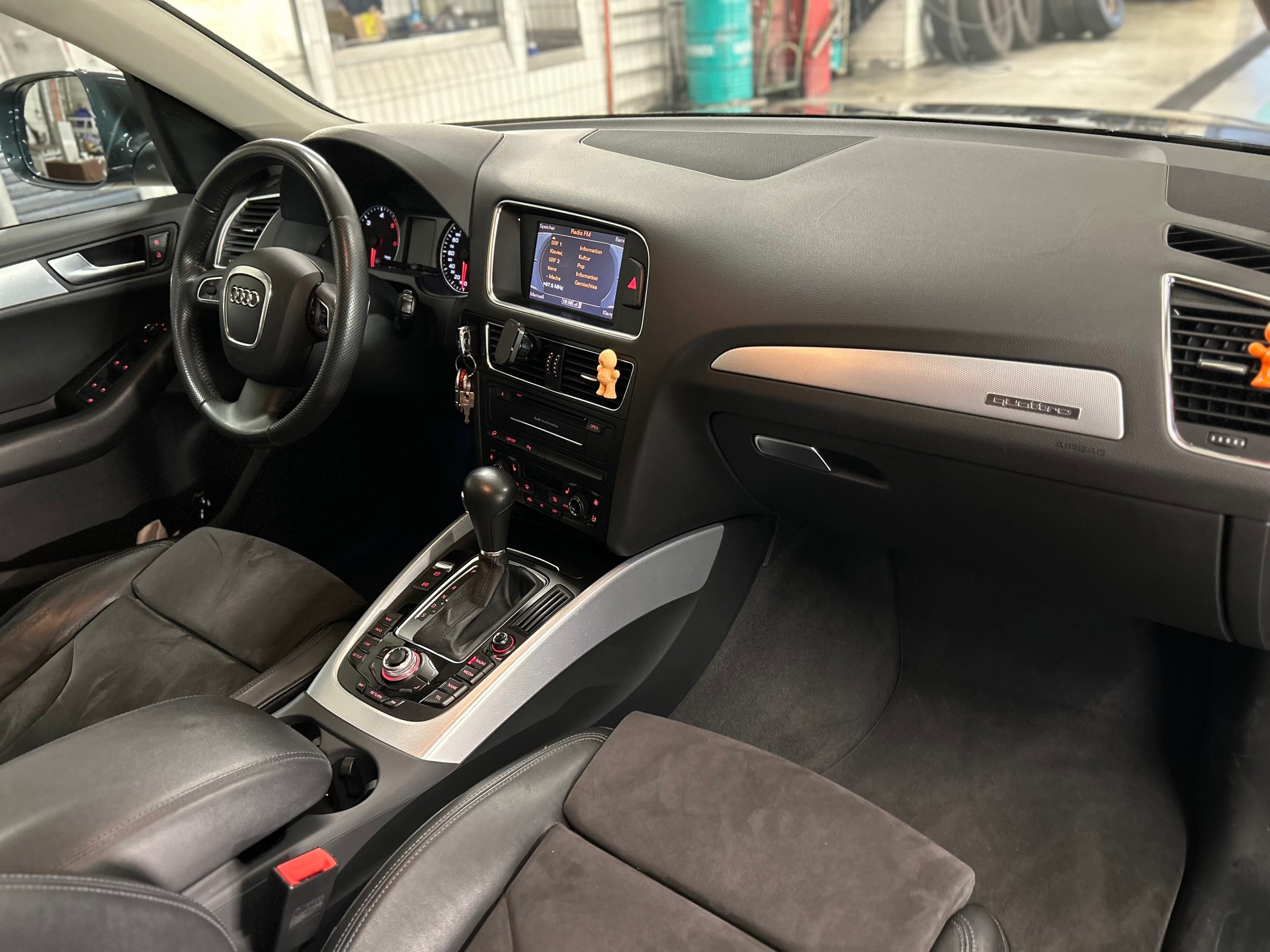 AUDI 2.0 TDI quattro S-Tronic-image-3