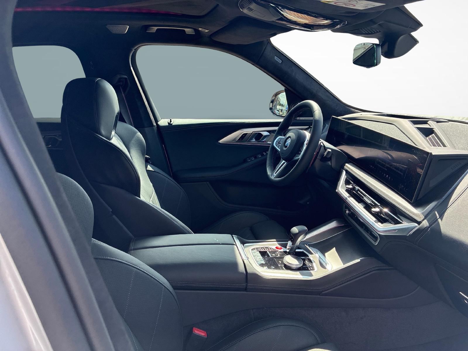 BMW XM 50e Plug-in Hybrid-image-9