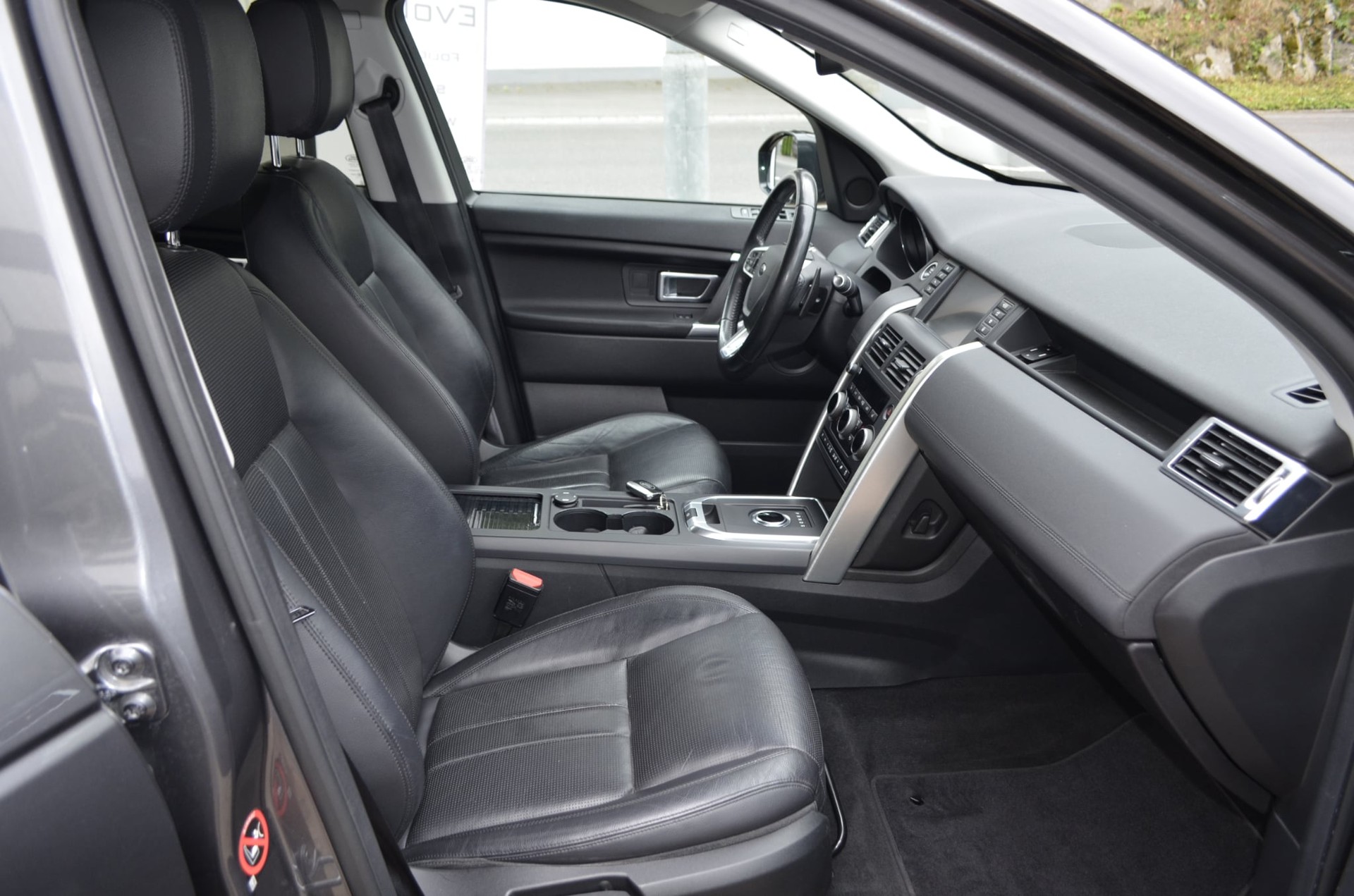 LAND ROVER Discovery Sport 2.0 TD4 HSE AT9-image-9