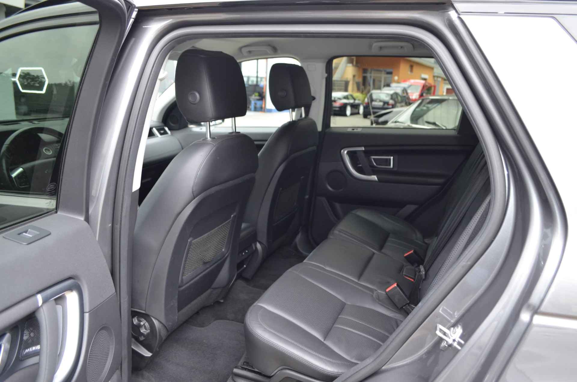 LAND ROVER Discovery Sport 2.0 TD4 HSE AT9-image-8