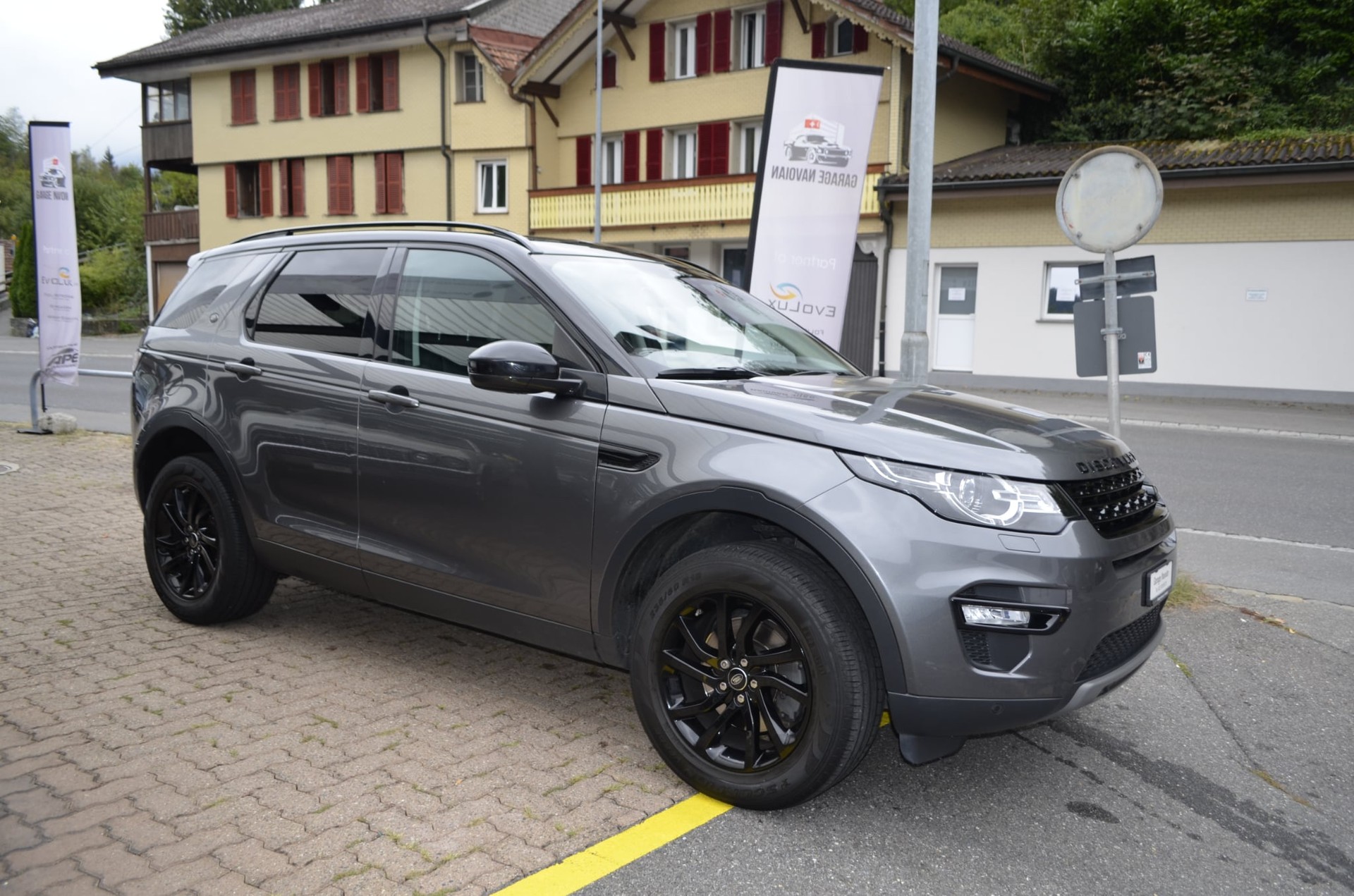 LAND ROVER Discovery Sport 2.0 TD4 HSE AT9-image-1