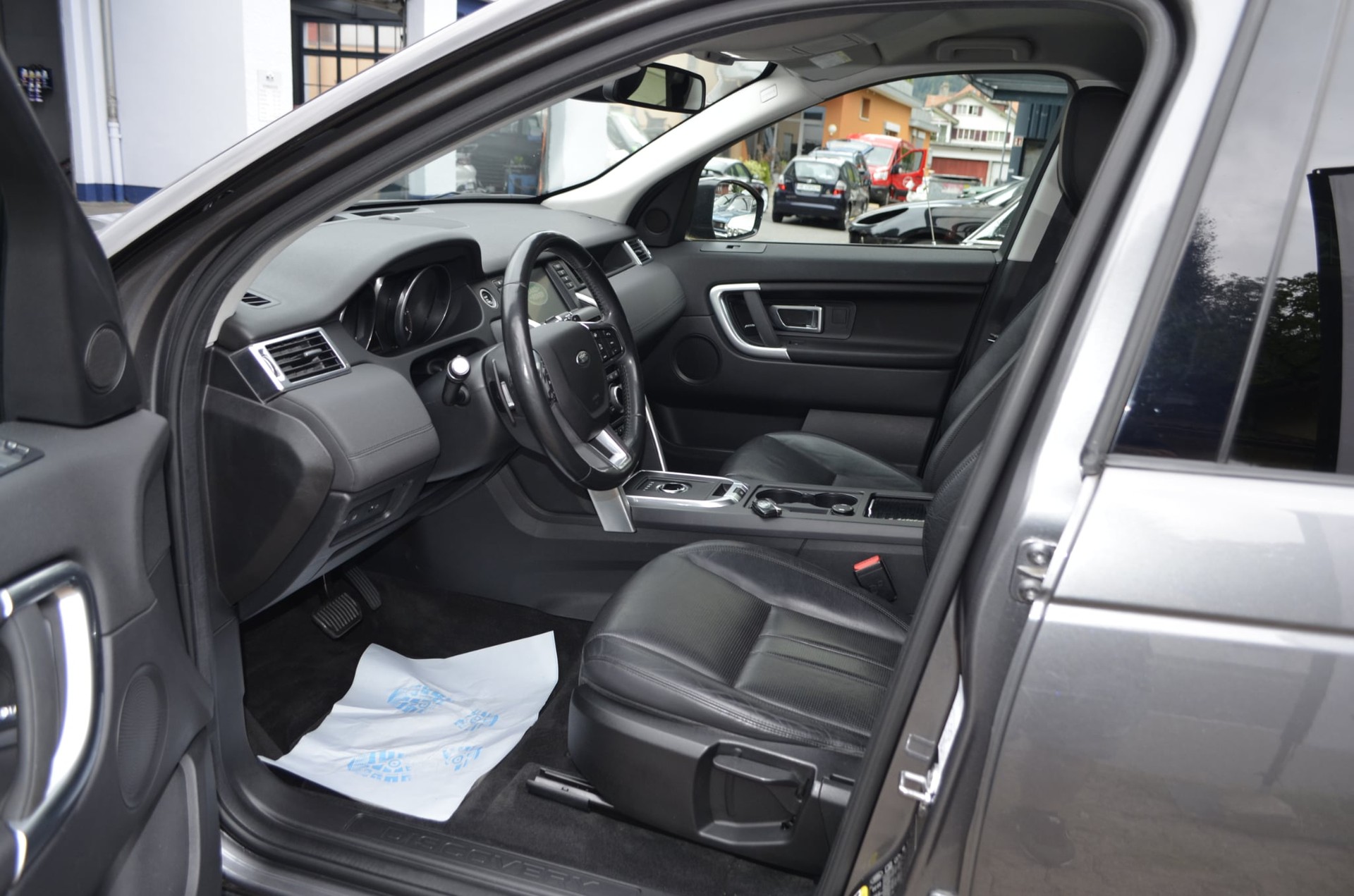 LAND ROVER Discovery Sport 2.0 TD4 HSE AT9-image-7