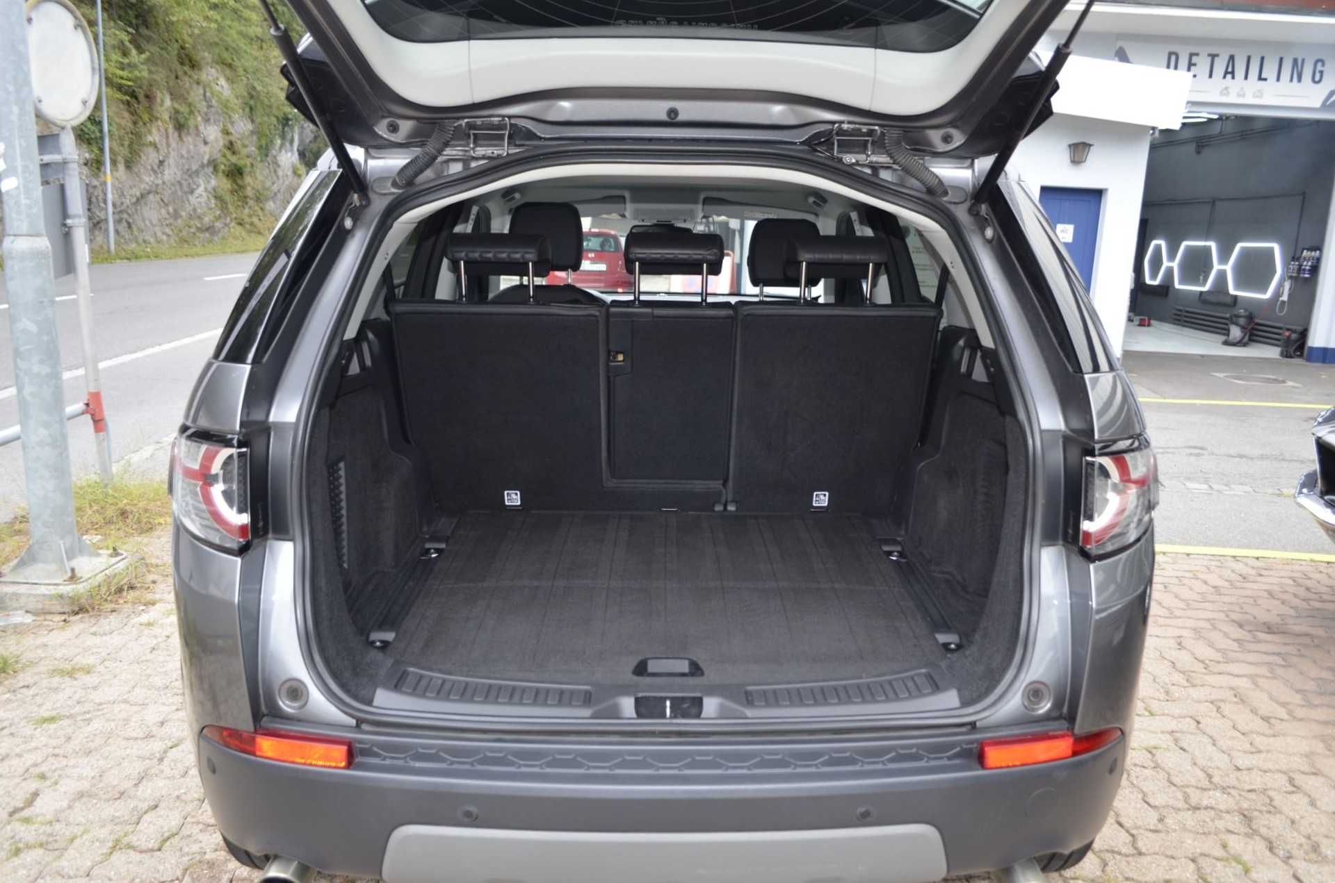 LAND ROVER Discovery Sport 2.0 TD4 HSE AT9-image-11