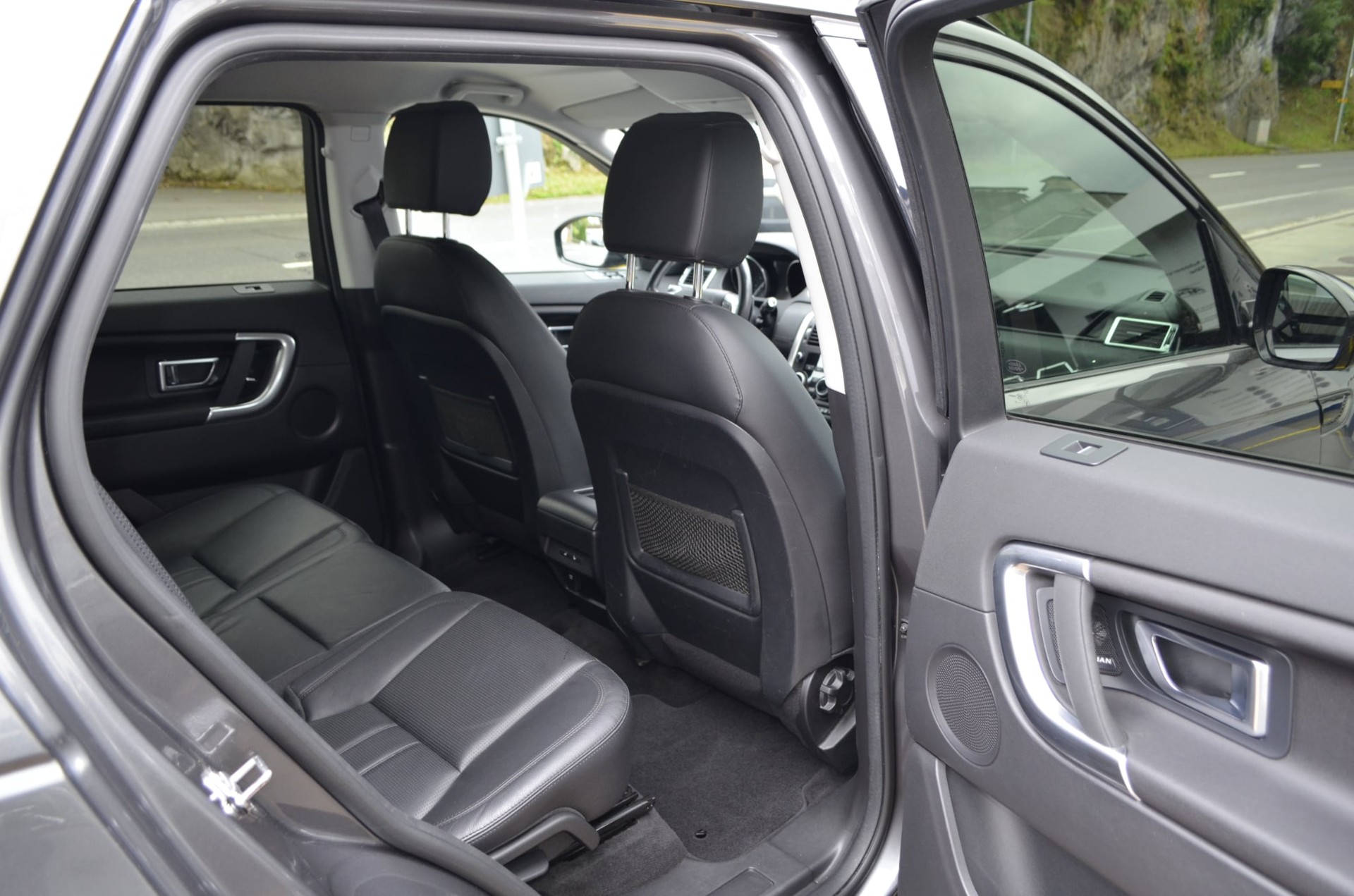 LAND ROVER Discovery Sport 2.0 TD4 HSE AT9-image-10