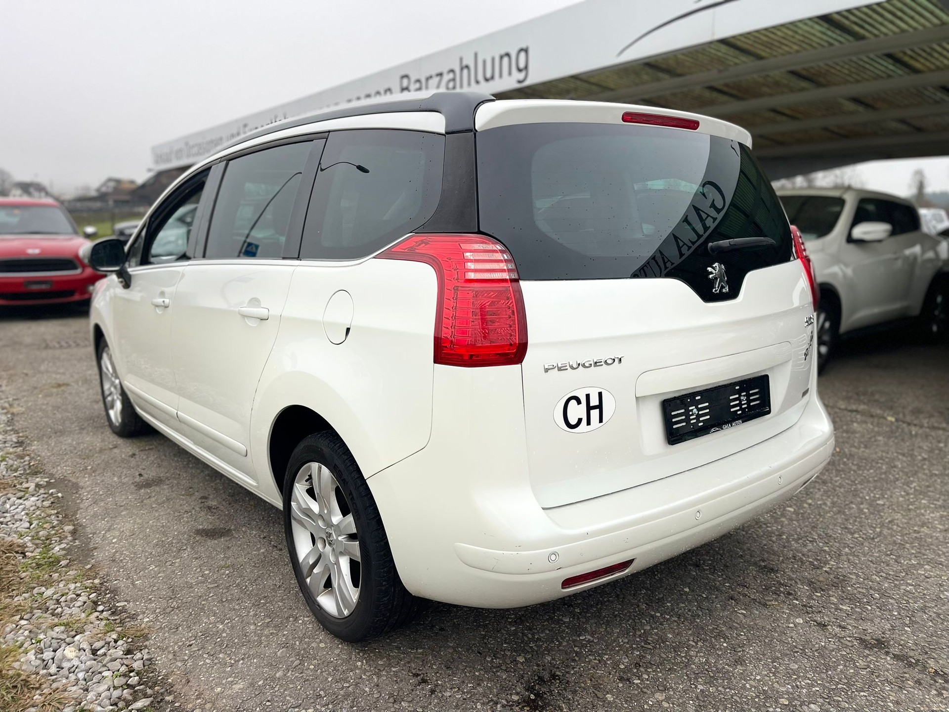 PEUGEOT 5008 1.6 16V T Allure Automatic-image-5