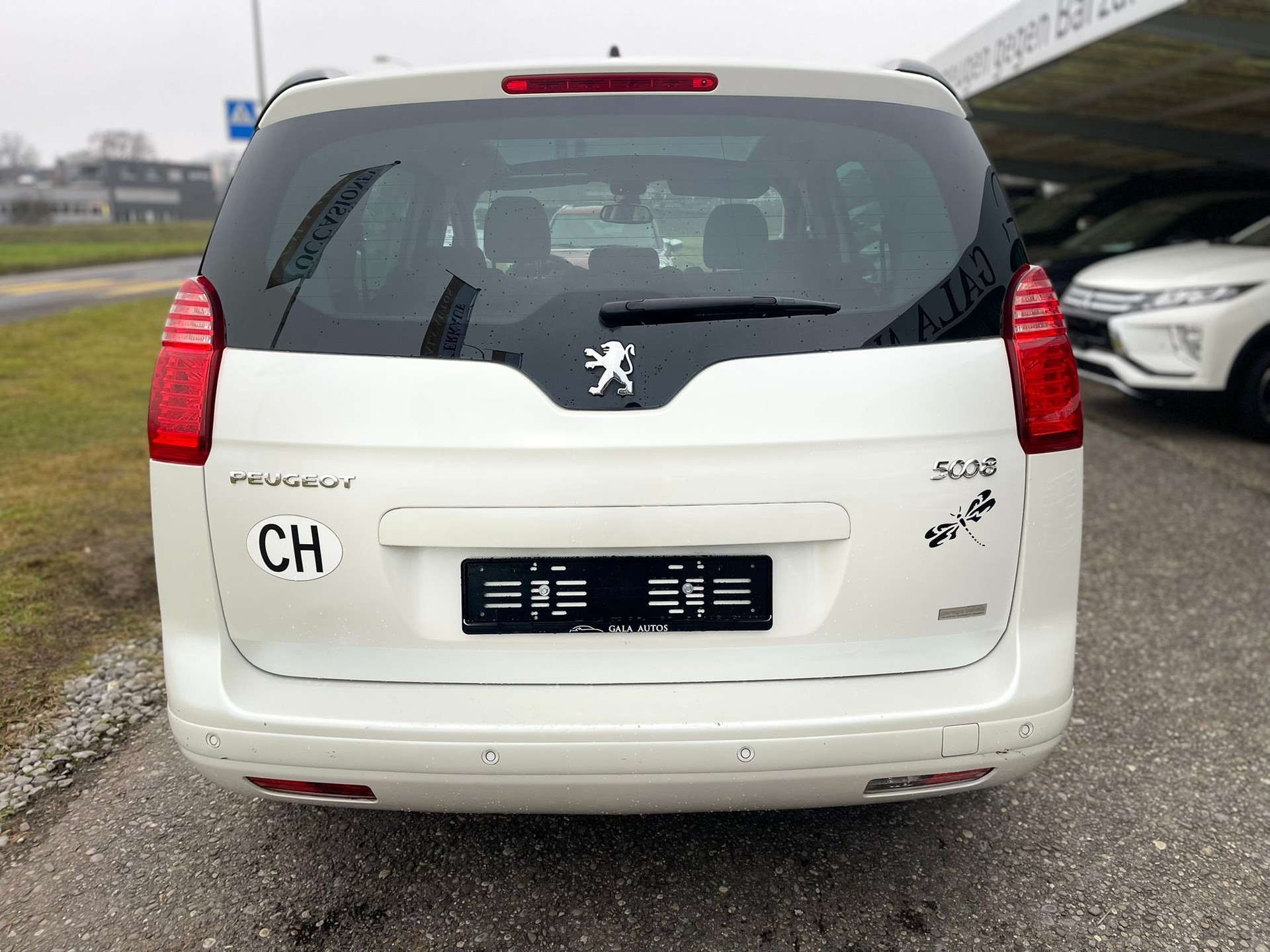 PEUGEOT 5008 1.6 16V T Allure Automatic-image-4