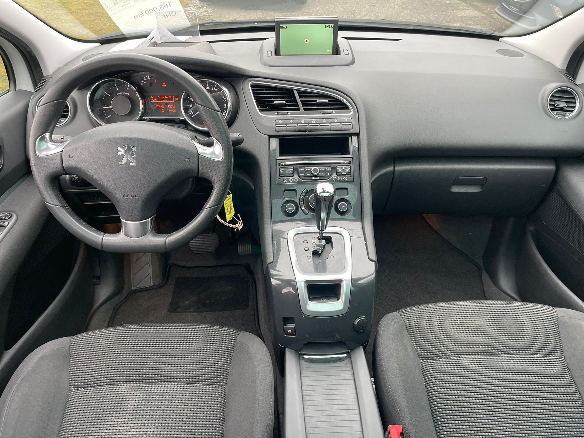 PEUGEOT 5008 1.6 16V T Allure Automatic-image-6