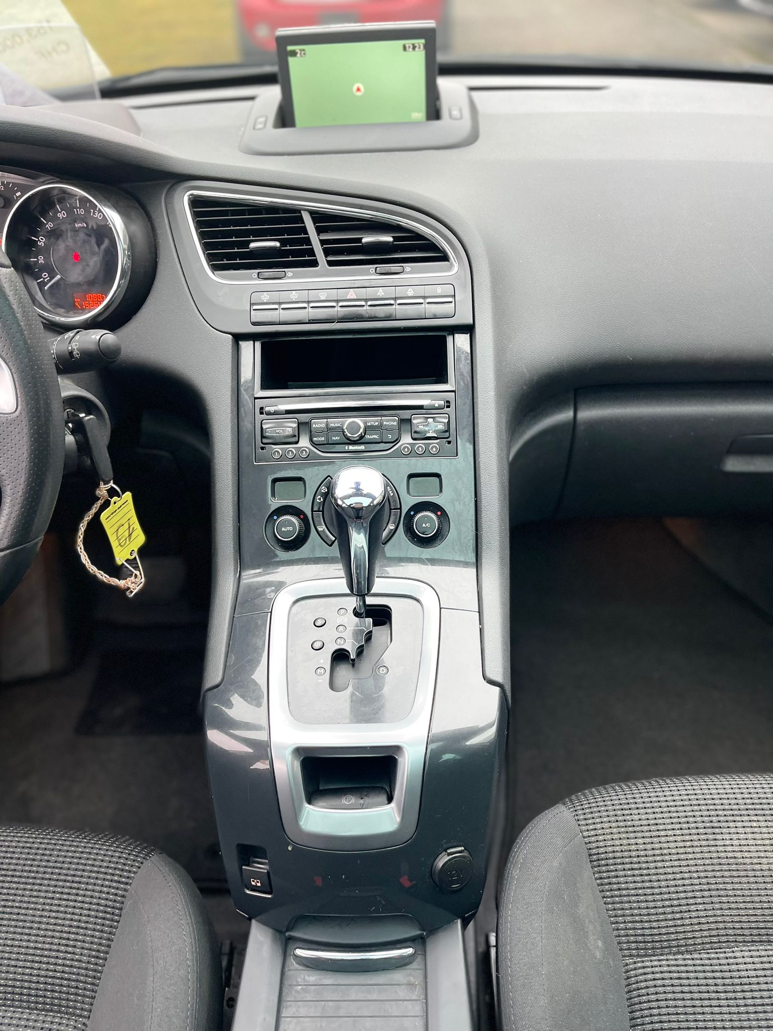 PEUGEOT 5008 1.6 16V T Allure Automatic-image-7