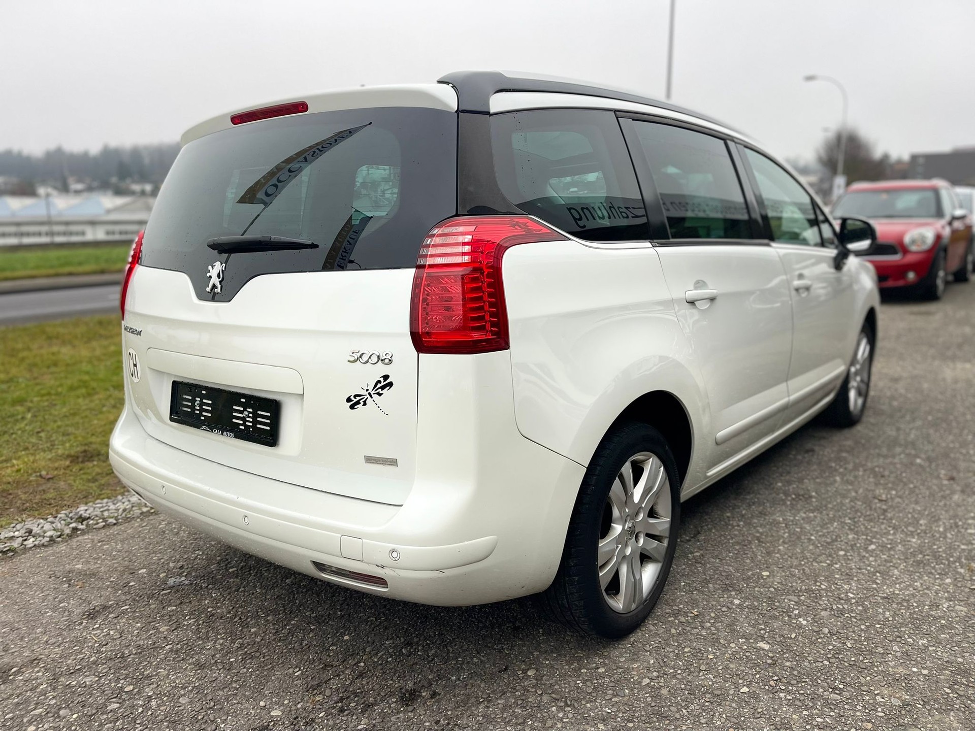 PEUGEOT 5008 1.6 16V T Allure Automatic-image-3