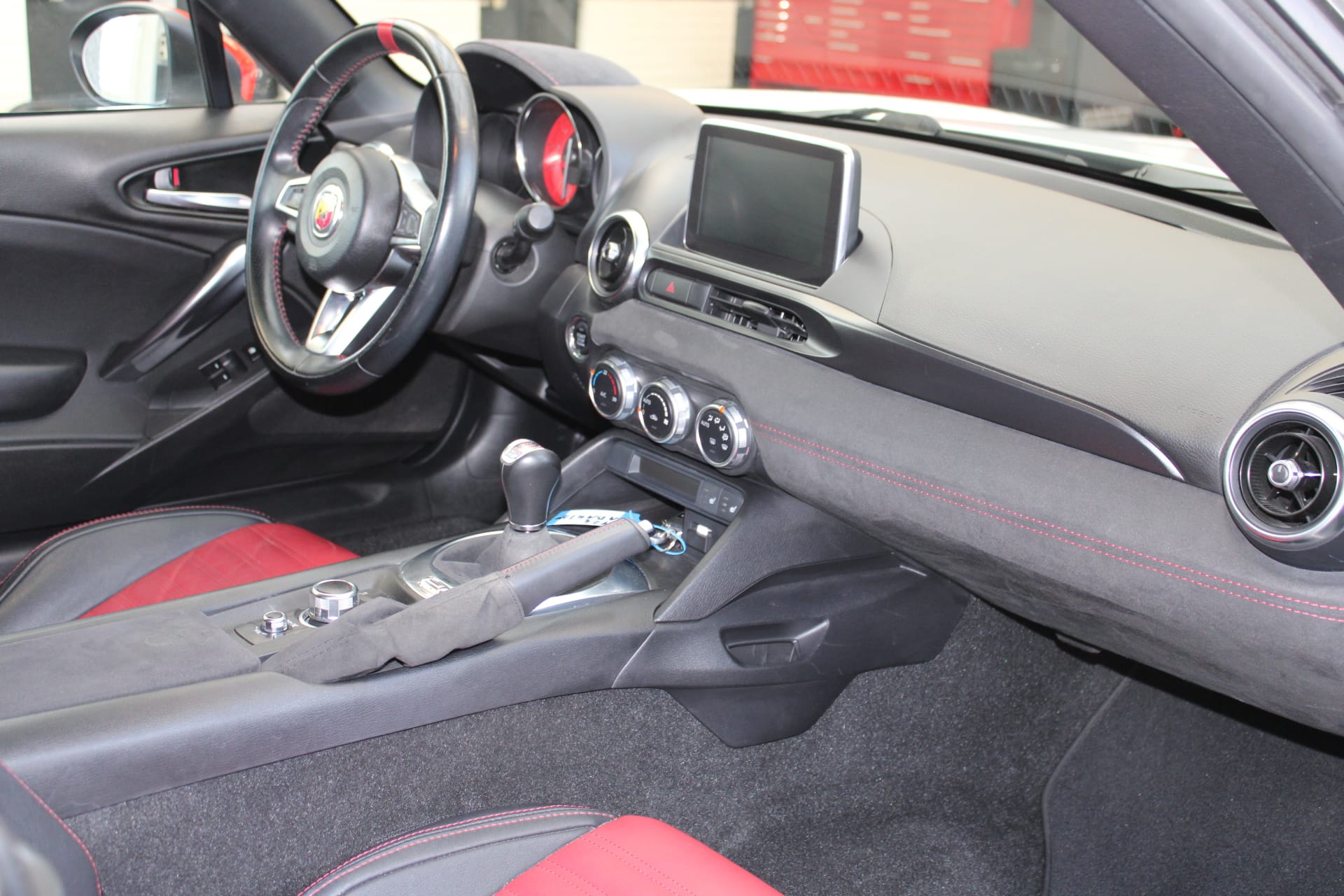 FIAT 124 Spider 1.4 TB Abarth-image-8