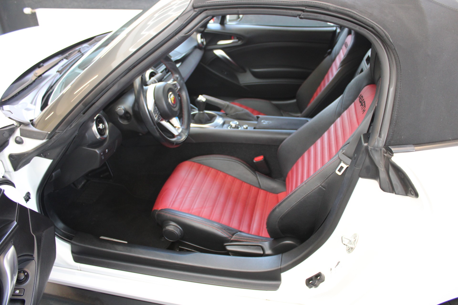 FIAT 124 Spider 1.4 TB Abarth-image-5