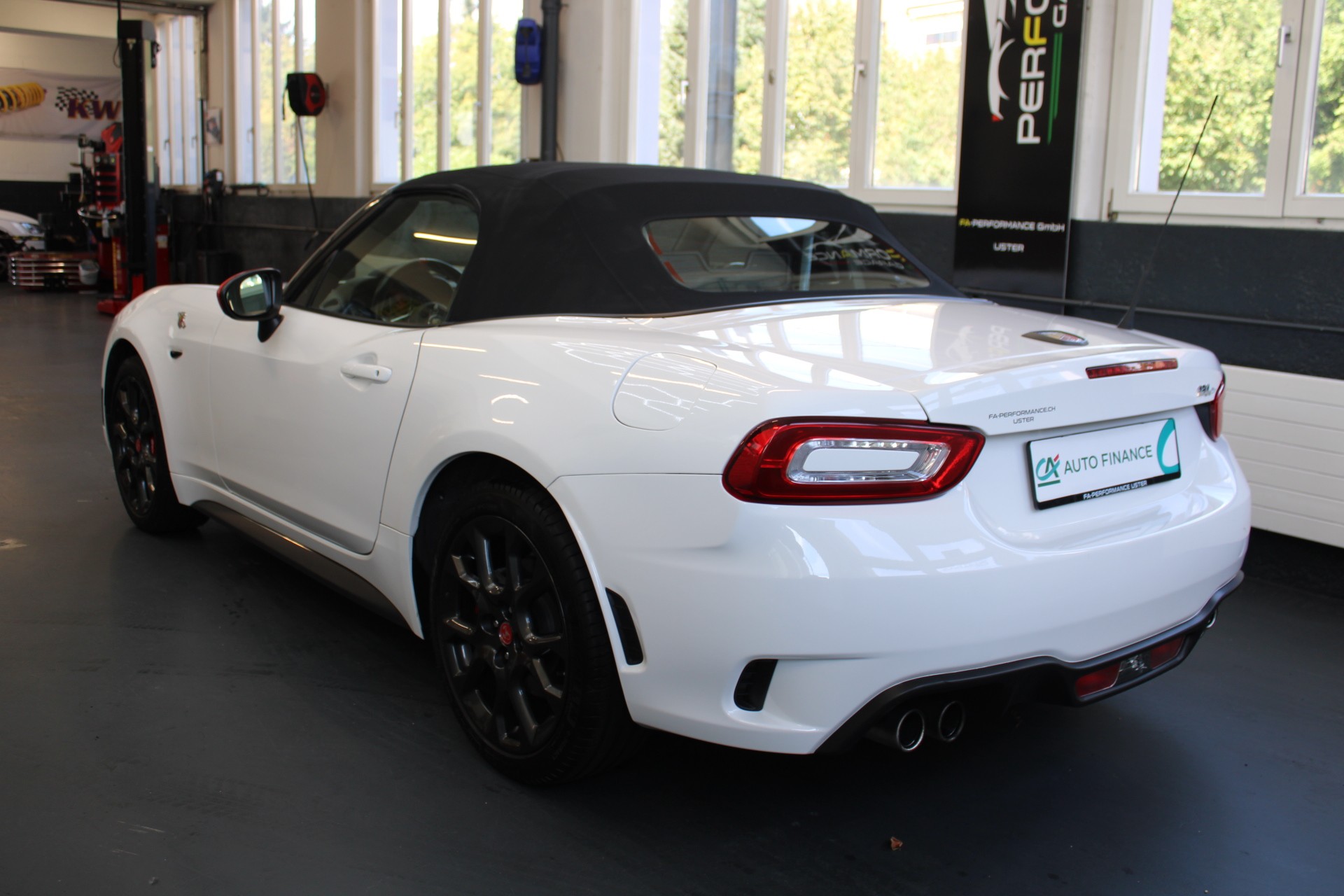 FIAT 124 Spider 1.4 TB Abarth-image-10