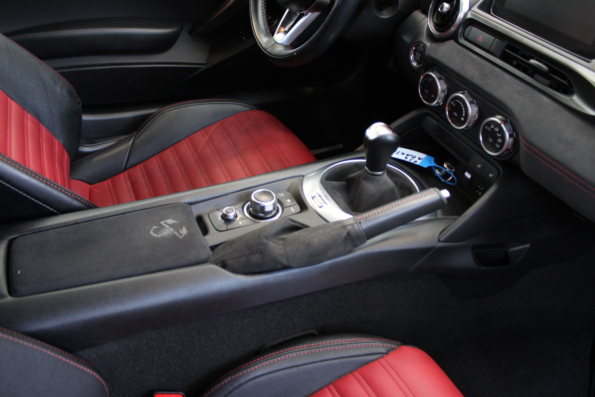FIAT 124 Spider 1.4 TB Abarth-image-9