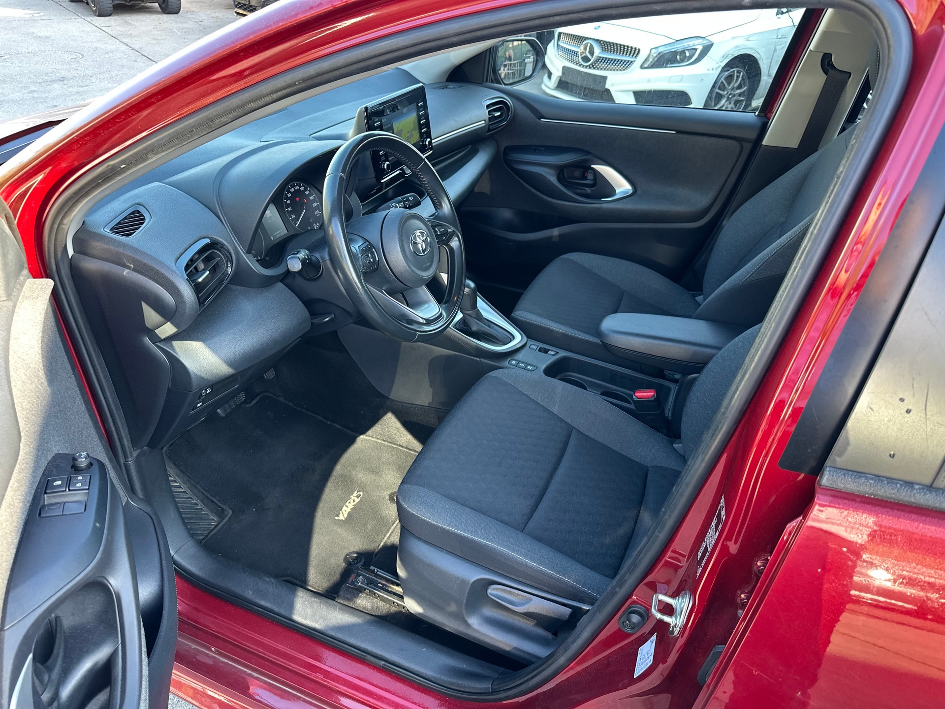 TOYOTA Yaris 1.5 Comfort e-CVT-image-14