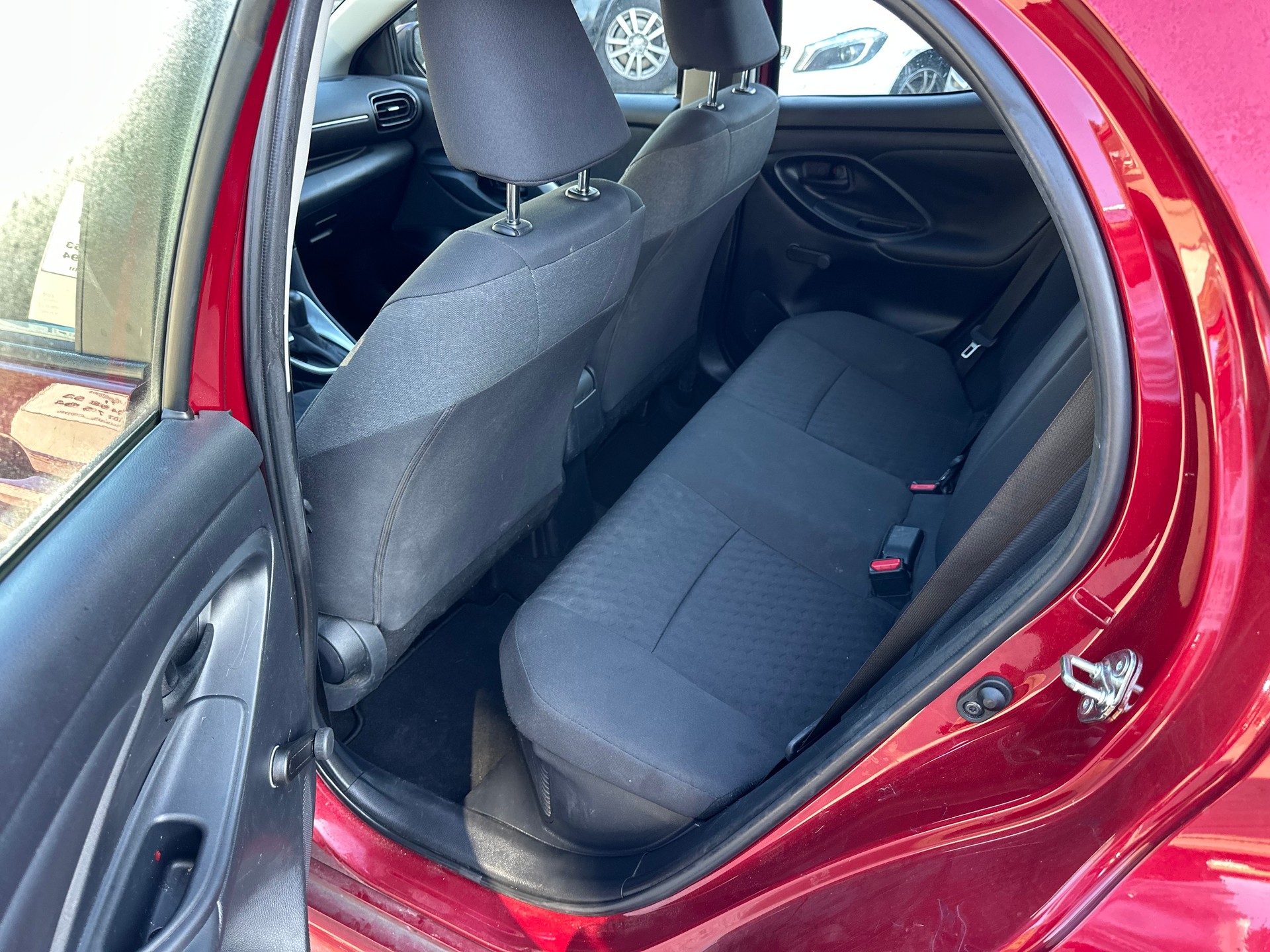 TOYOTA Yaris 1.5 Comfort e-CVT-image-13
