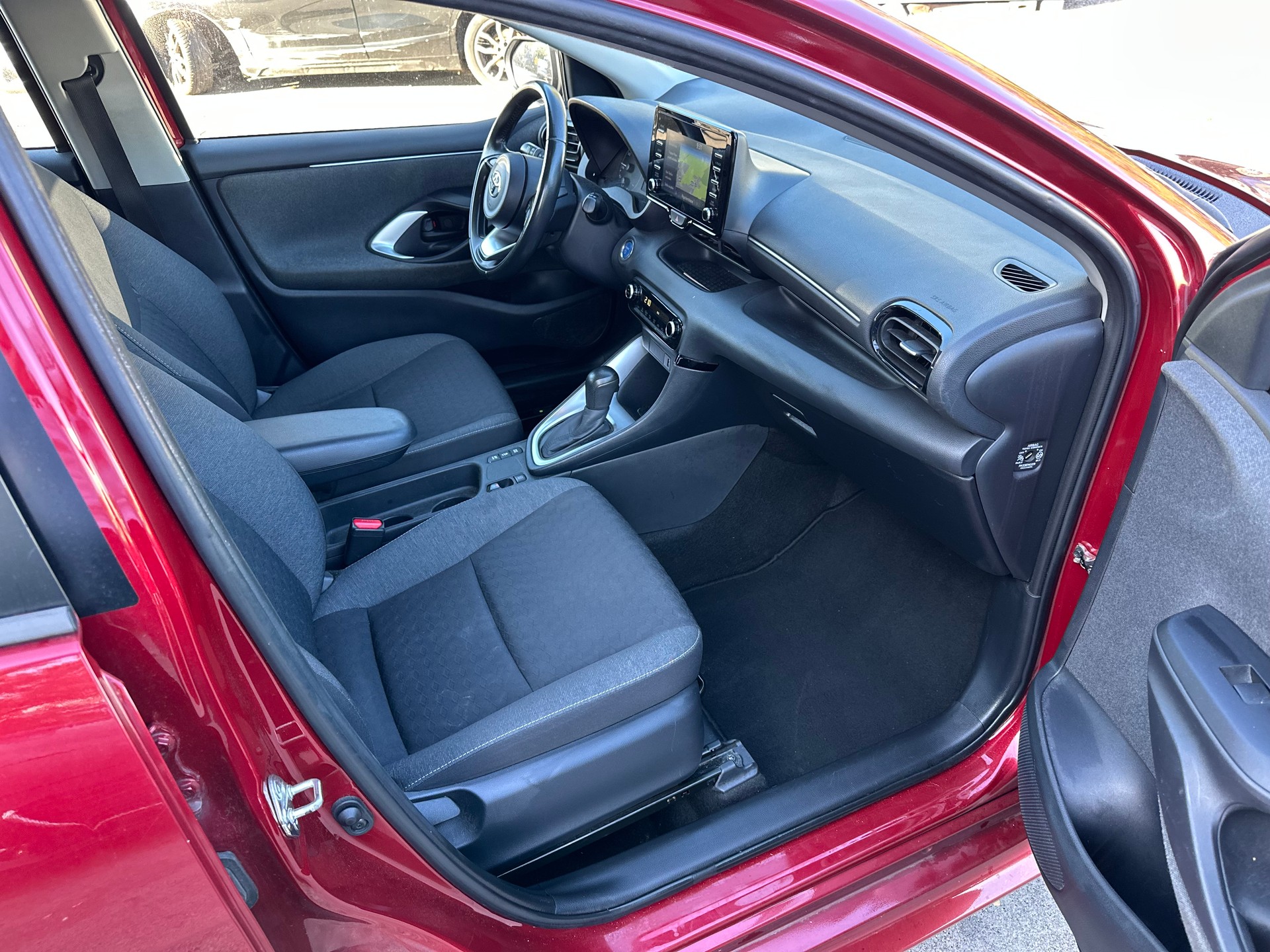 TOYOTA Yaris 1.5 Comfort e-CVT-image-10