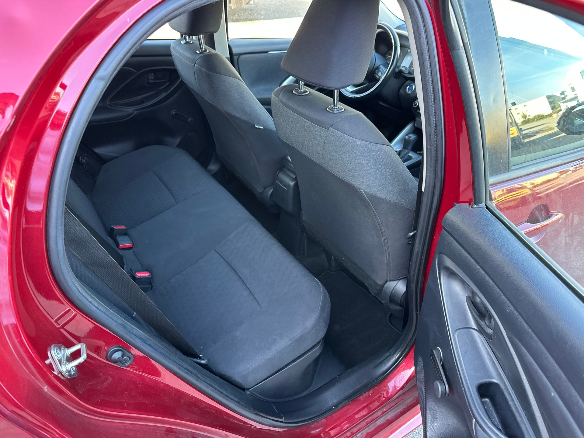 TOYOTA Yaris 1.5 Comfort e-CVT-image-9
