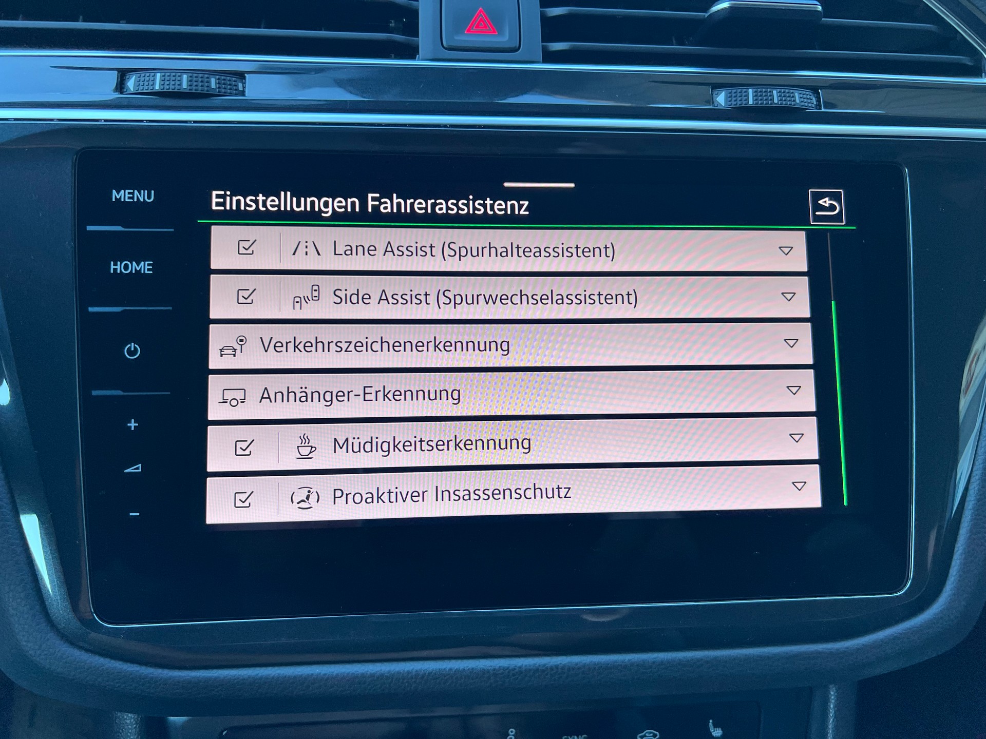 VW Tiguan 2.0TSI R-Line 4x4 DSG *** Black Style * PS 245 * Anhängerkupplung 2500 kg. * 8 fachbereift * frisch ab MFK ***-image-27