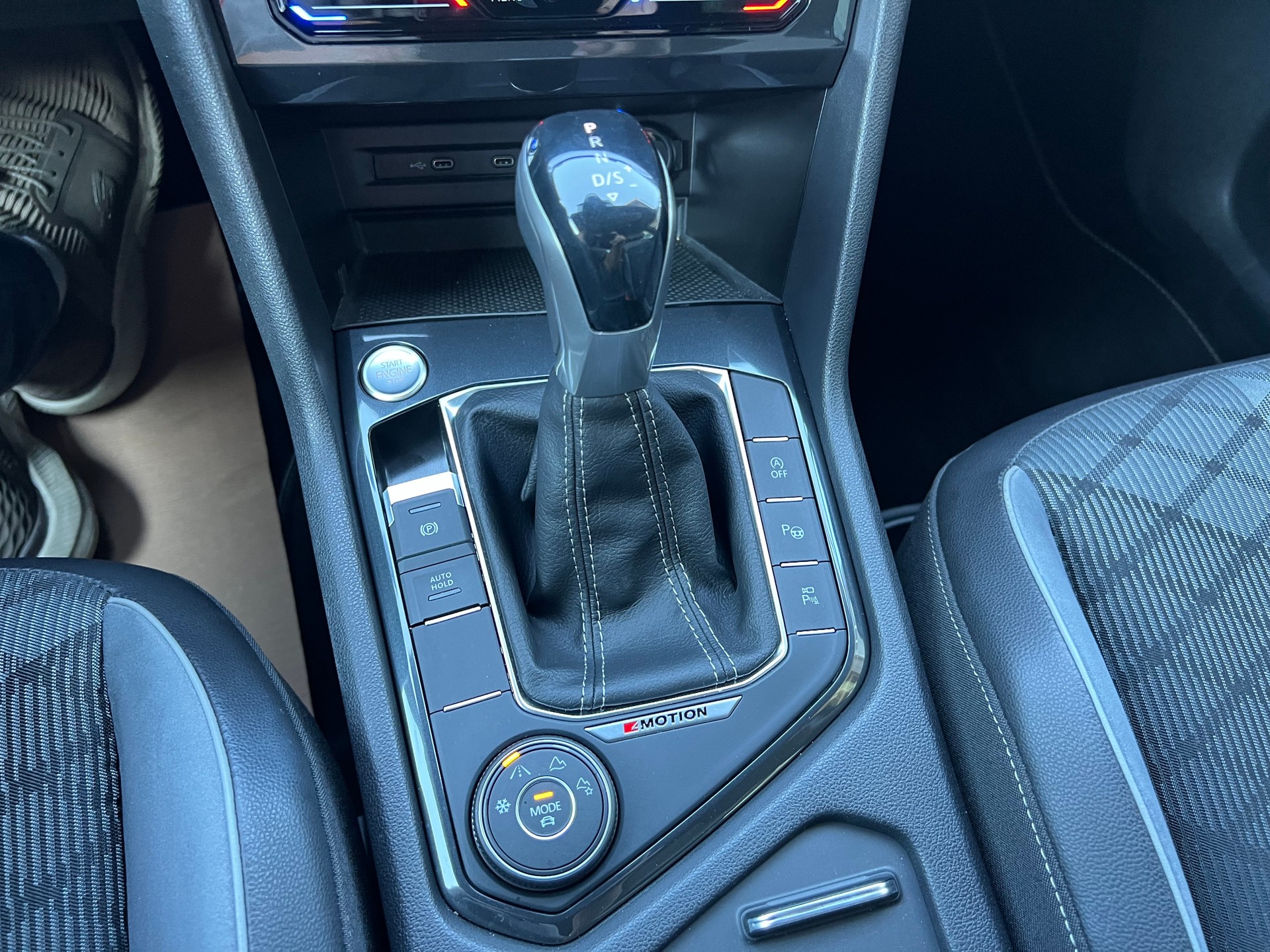 VW Tiguan 2.0TSI R-Line 4x4 DSG *** Black Style * PS 245 * Anhängerkupplung 2500 kg. * 8 fachbereift * frisch ab MFK ***-image-29