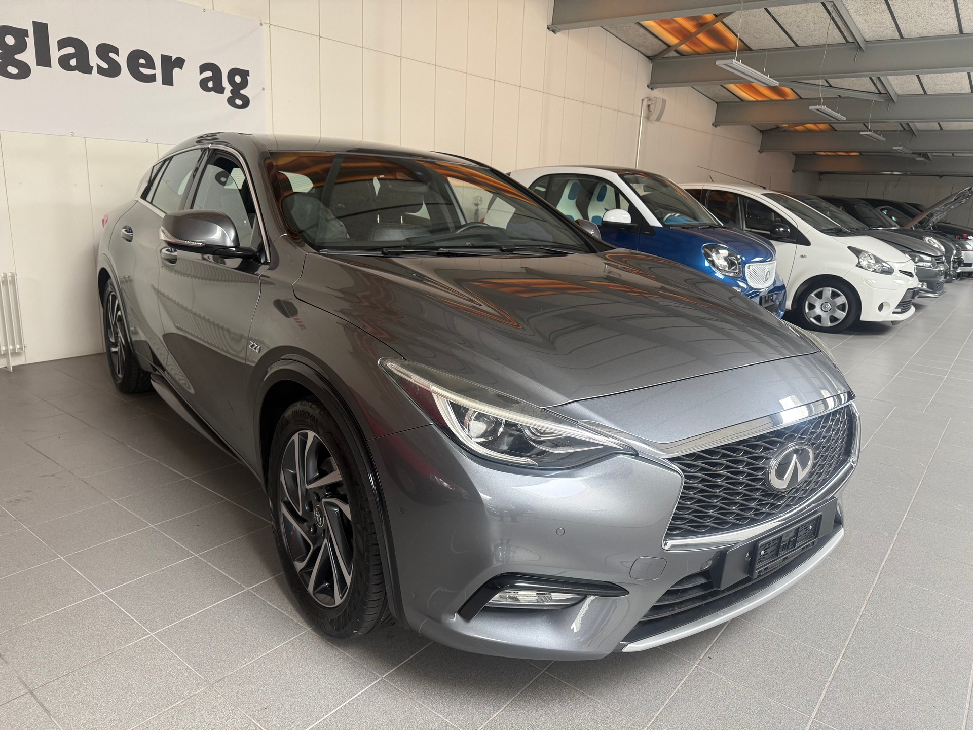 INFINITI Q30 2.2d Premium AWD DCT-image-4