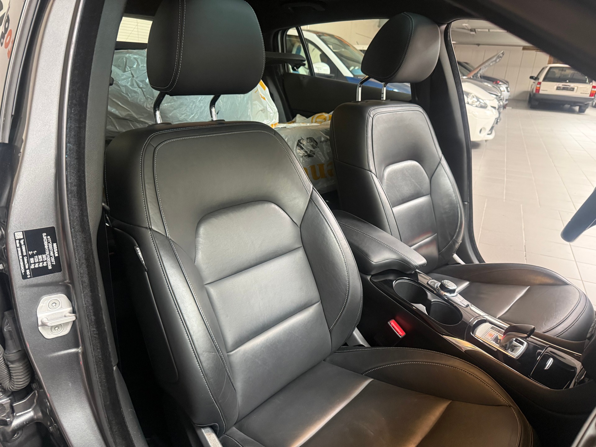 INFINITI Q30 2.2d Premium AWD DCT-image-18