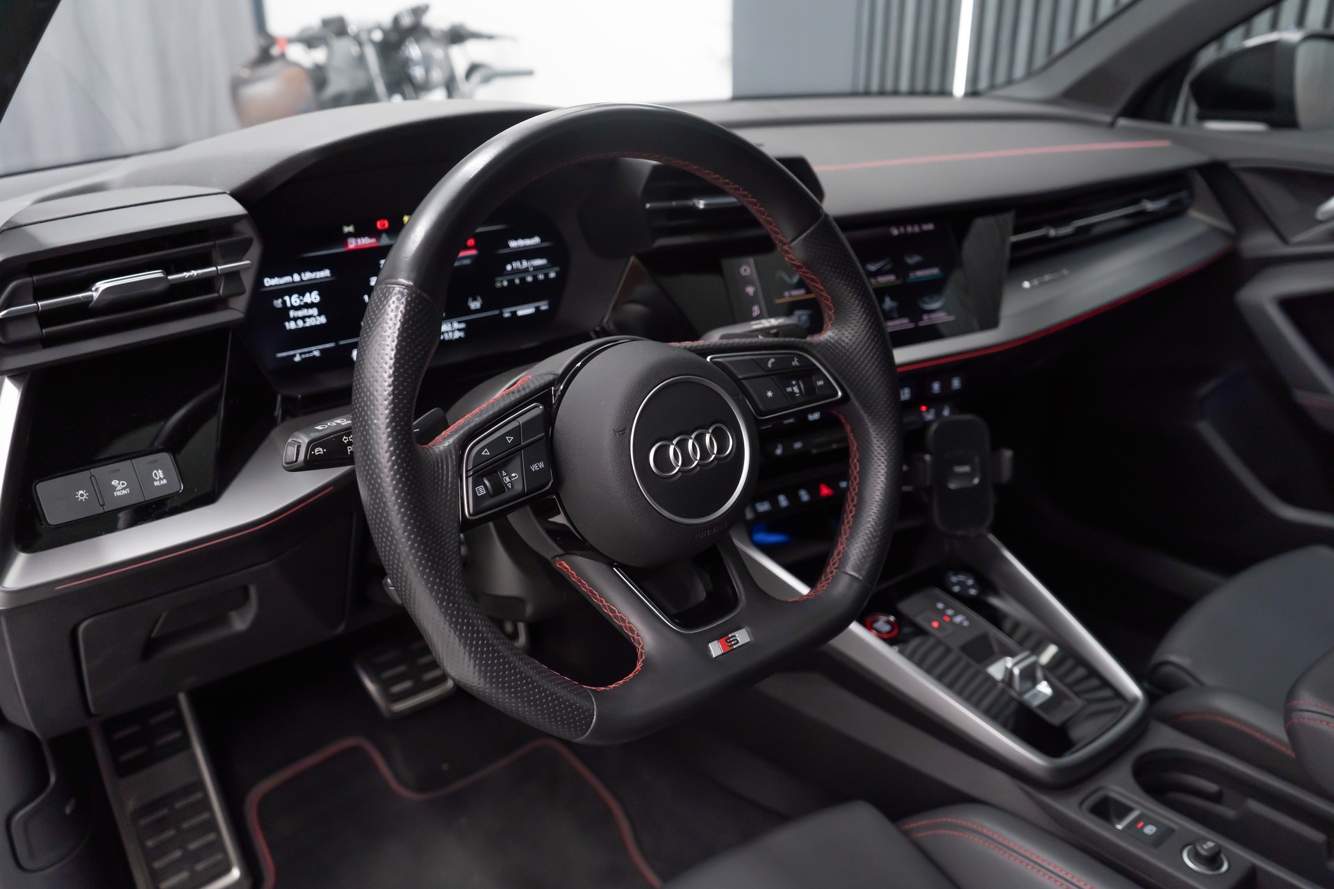 AUDI S3 Sportback 2.0 TFSI QUATTRO S-TRONIC / SEHR SCHÖNE OPTIK-image-19