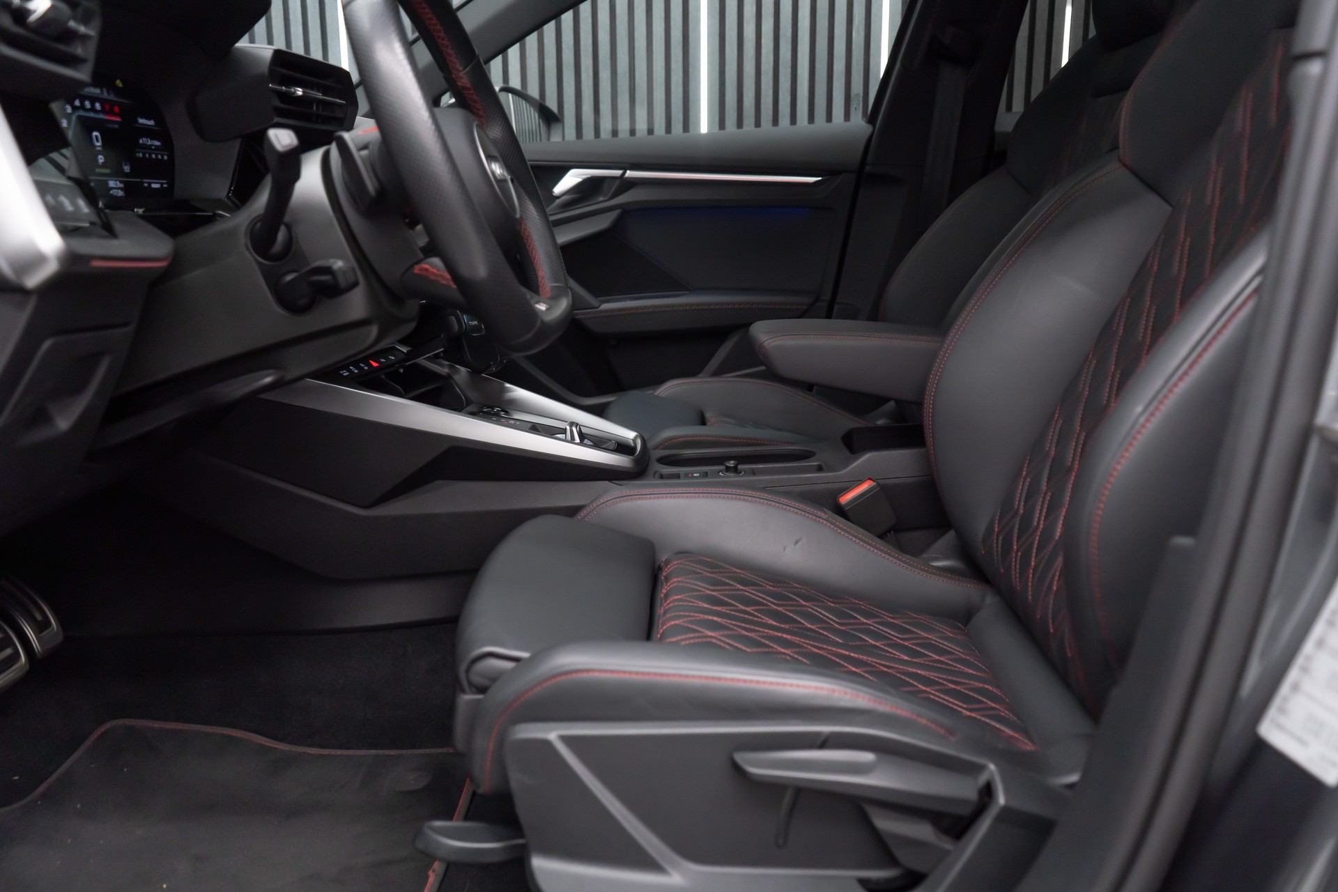 AUDI S3 Sportback 2.0 TFSI QUATTRO S-TRONIC / SEHR SCHÖNE OPTIK-image-17
