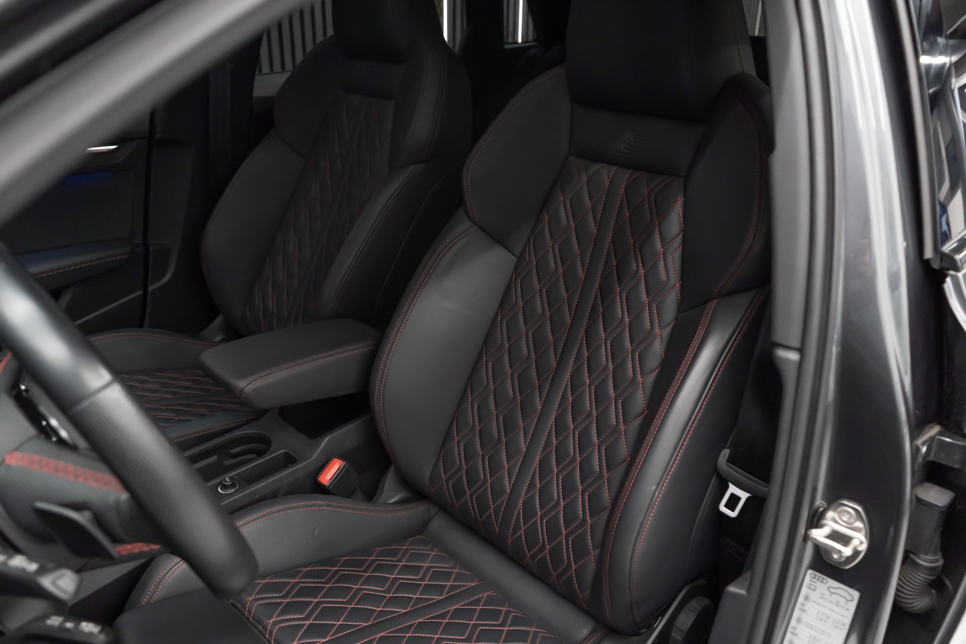 AUDI S3 Sportback 2.0 TFSI QUATTRO S-TRONIC / SEHR SCHÖNE OPTIK-image-18