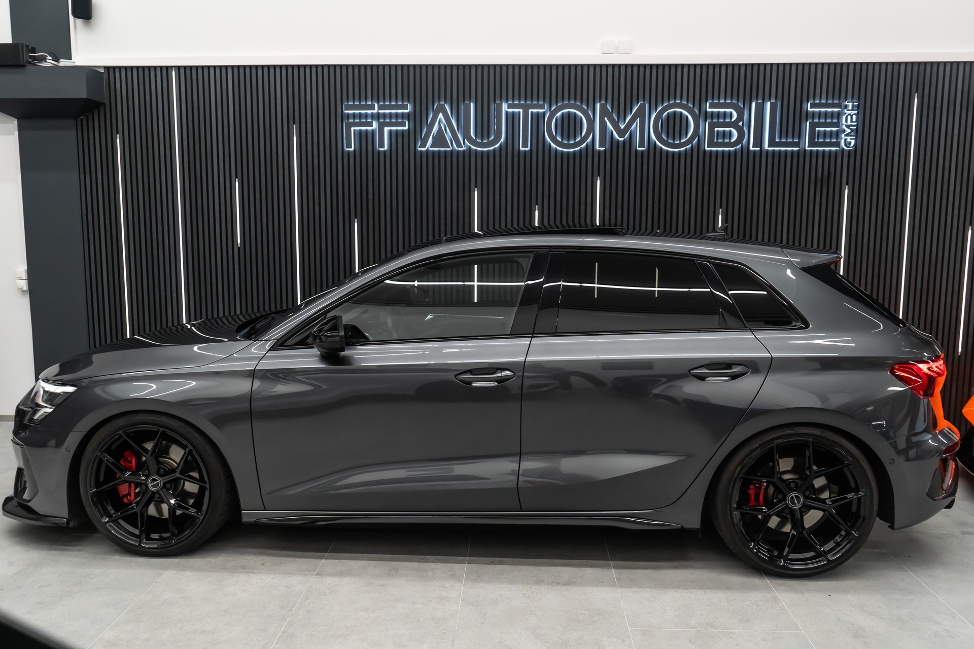 AUDI S3 Sportback 2.0 TFSI QUATTRO S-TRONIC / SEHR SCHÖNE OPTIK-image-9