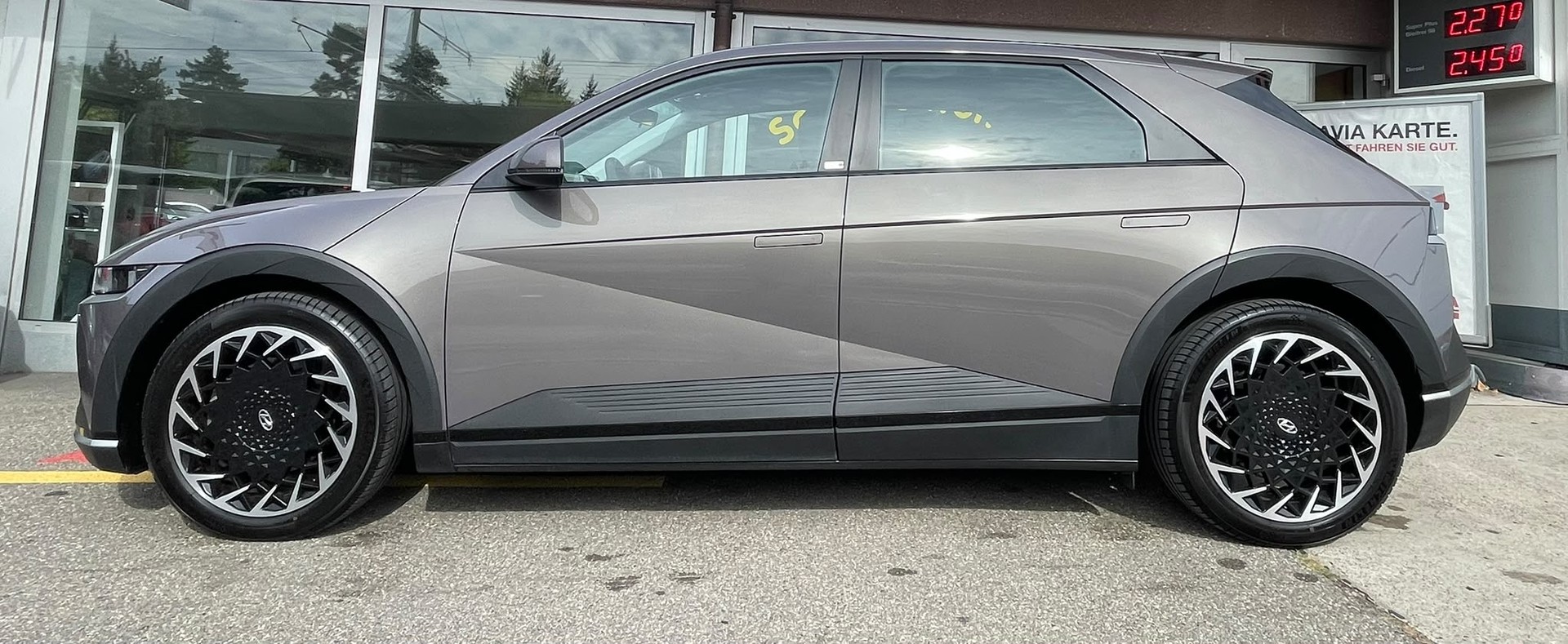 HYUNDAI Ioniq 5 72kWh Origo 4WD SOH 100% WLTP 460Km AHK 1600 KG Werksgarantie-image-1